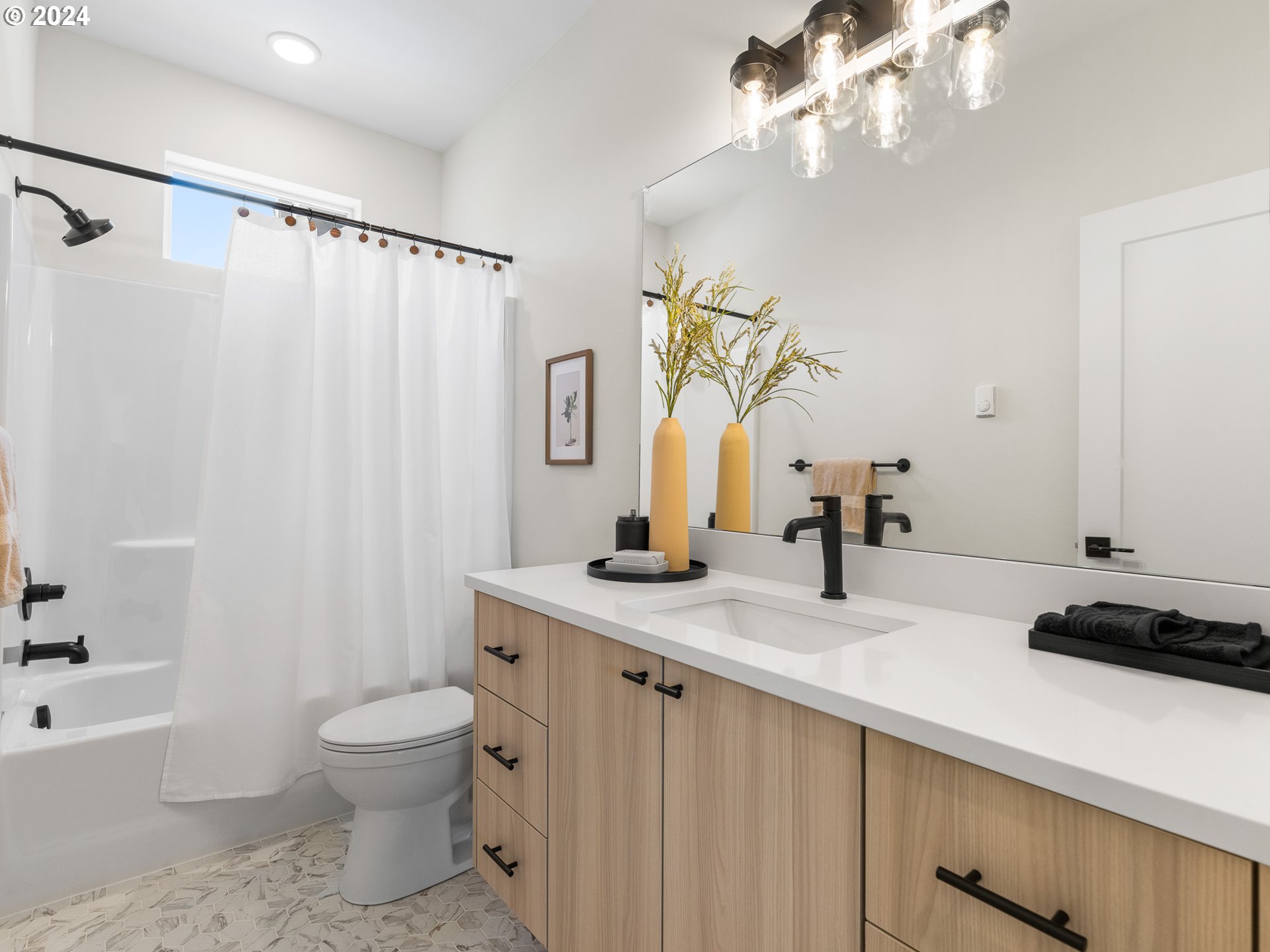 9066 N Buchanan AVE 4