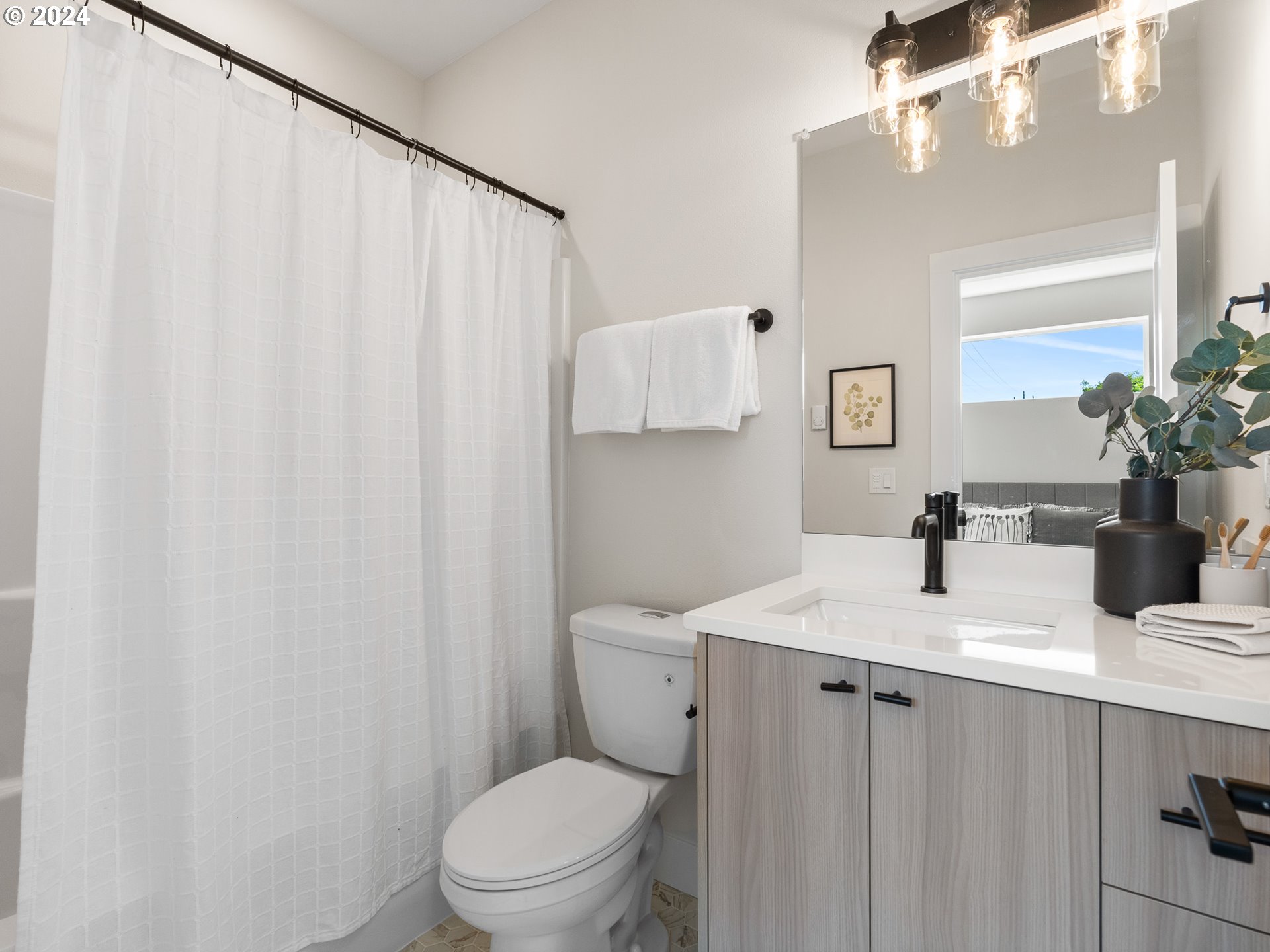 9066 N Buchanan AVE 4