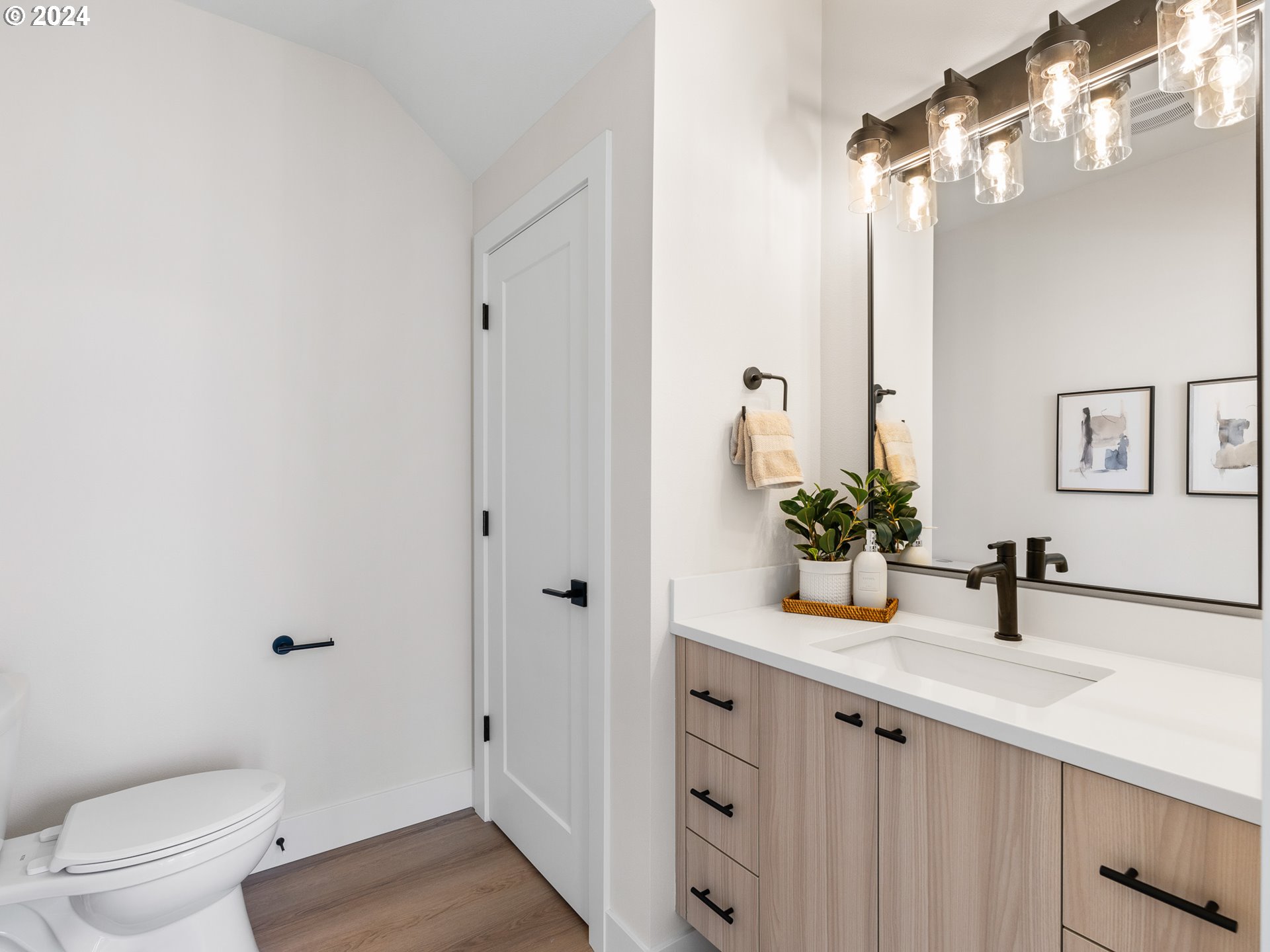 9066 N Buchanan AVE 4