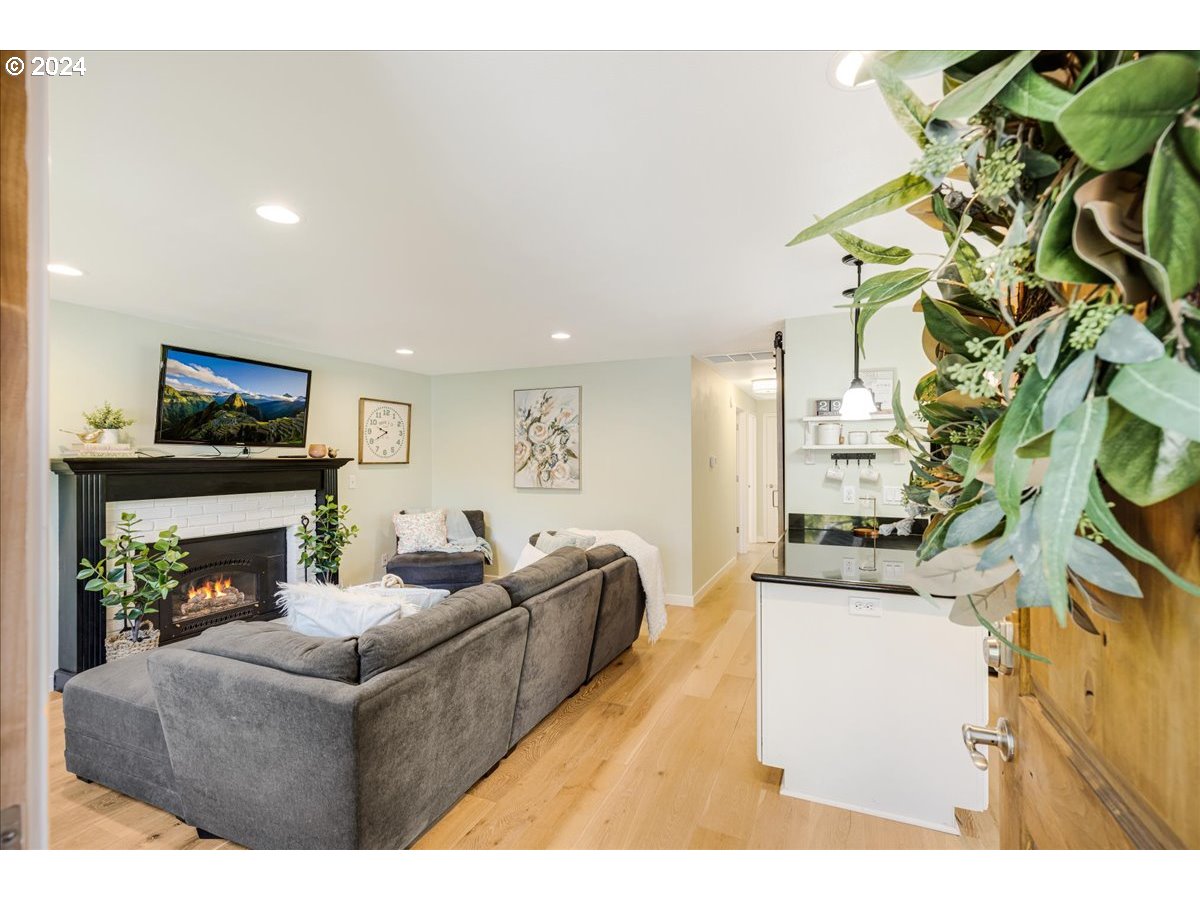 8340 SW LA MANCHA CT