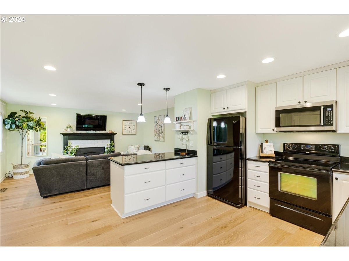 8340 SW LA MANCHA CT