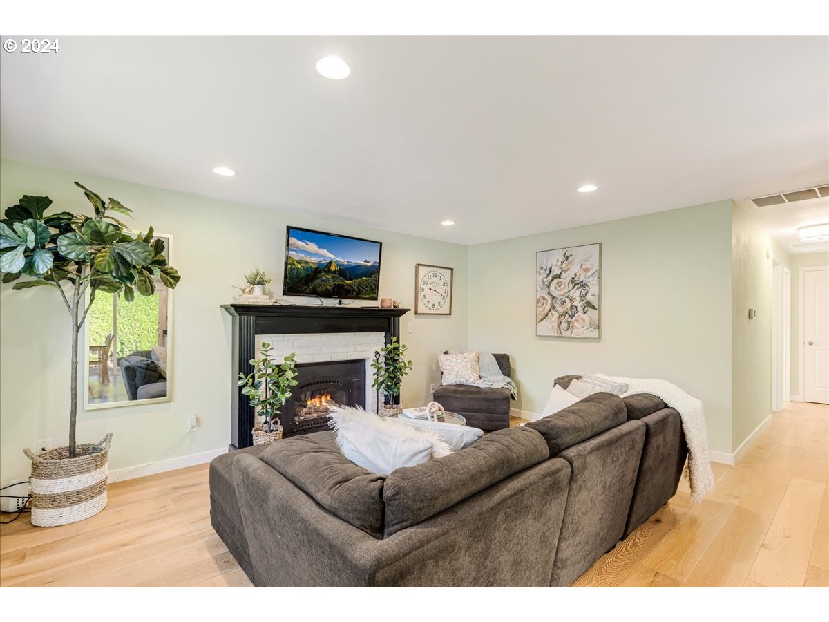 8340 SW LA MANCHA CT