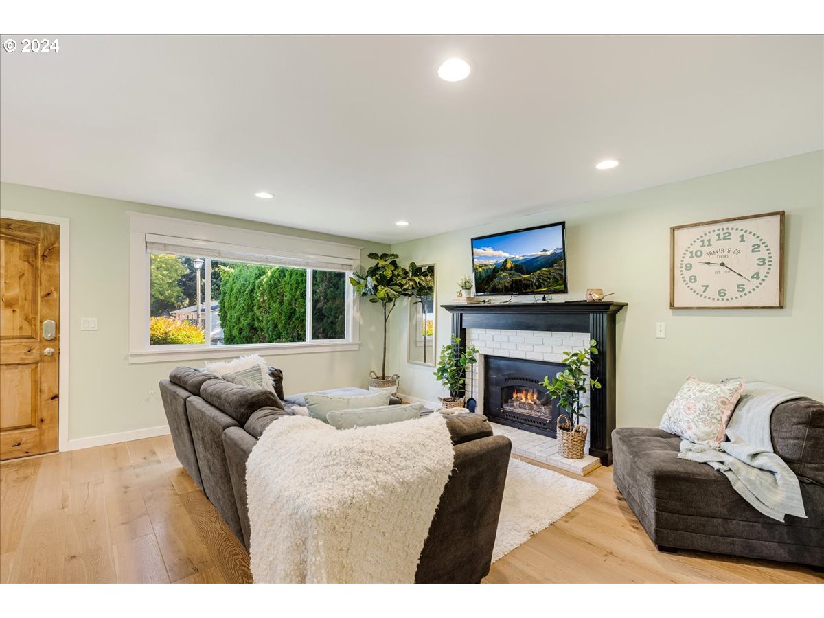 8340 SW LA MANCHA CT