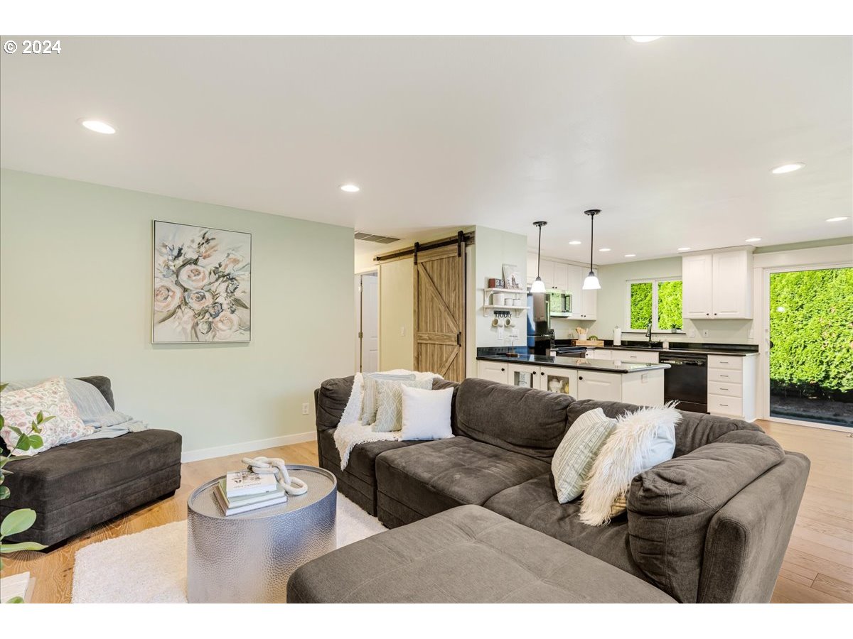 8340 SW LA MANCHA CT