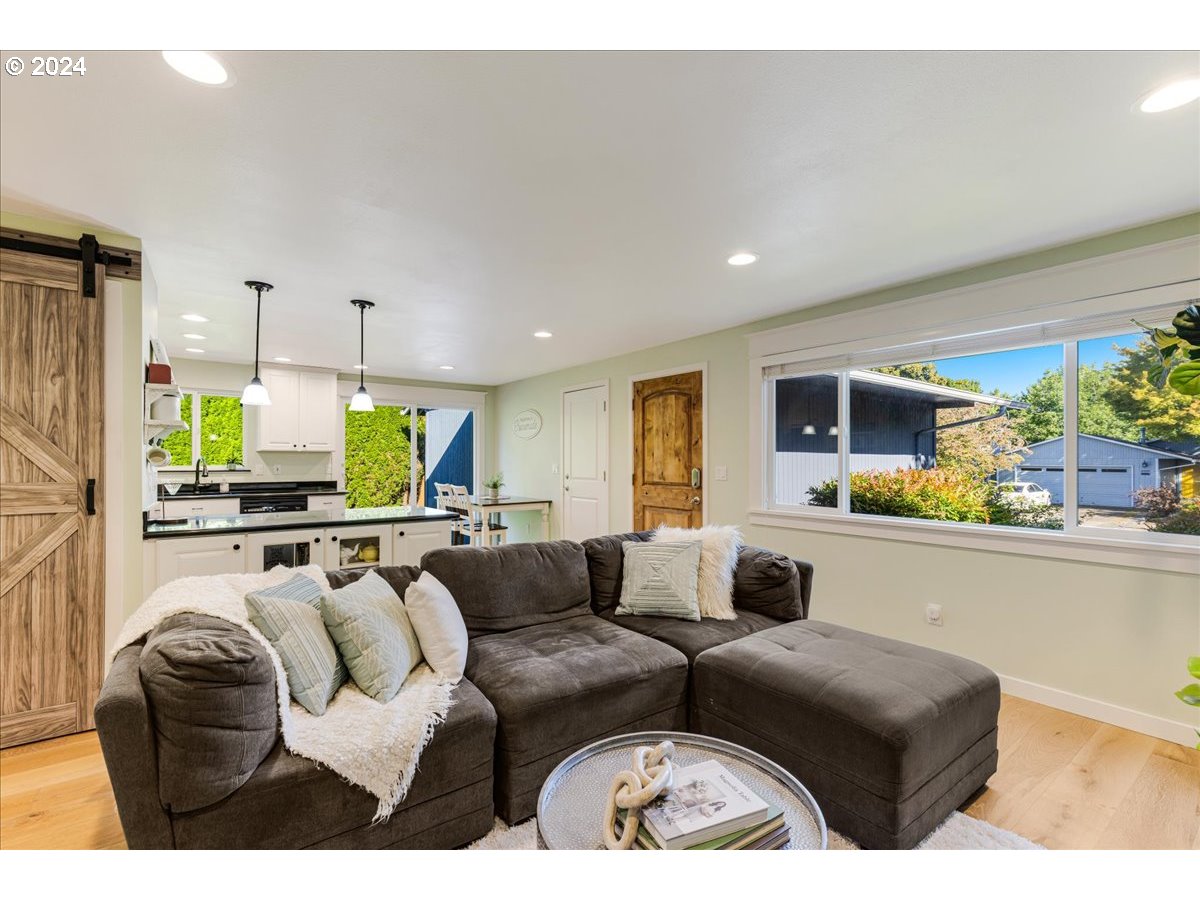 8340 SW LA MANCHA CT
