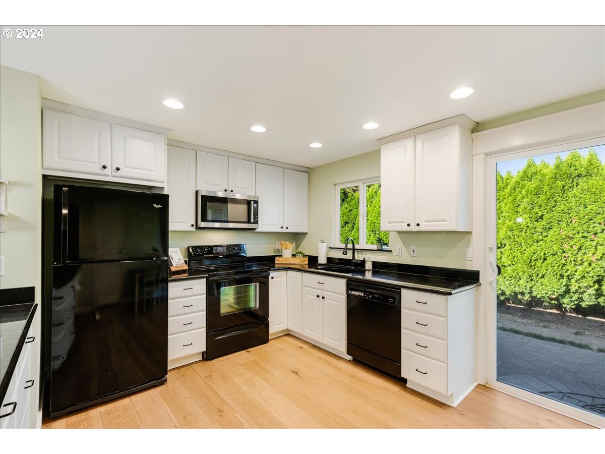 8340 SW LA MANCHA CT