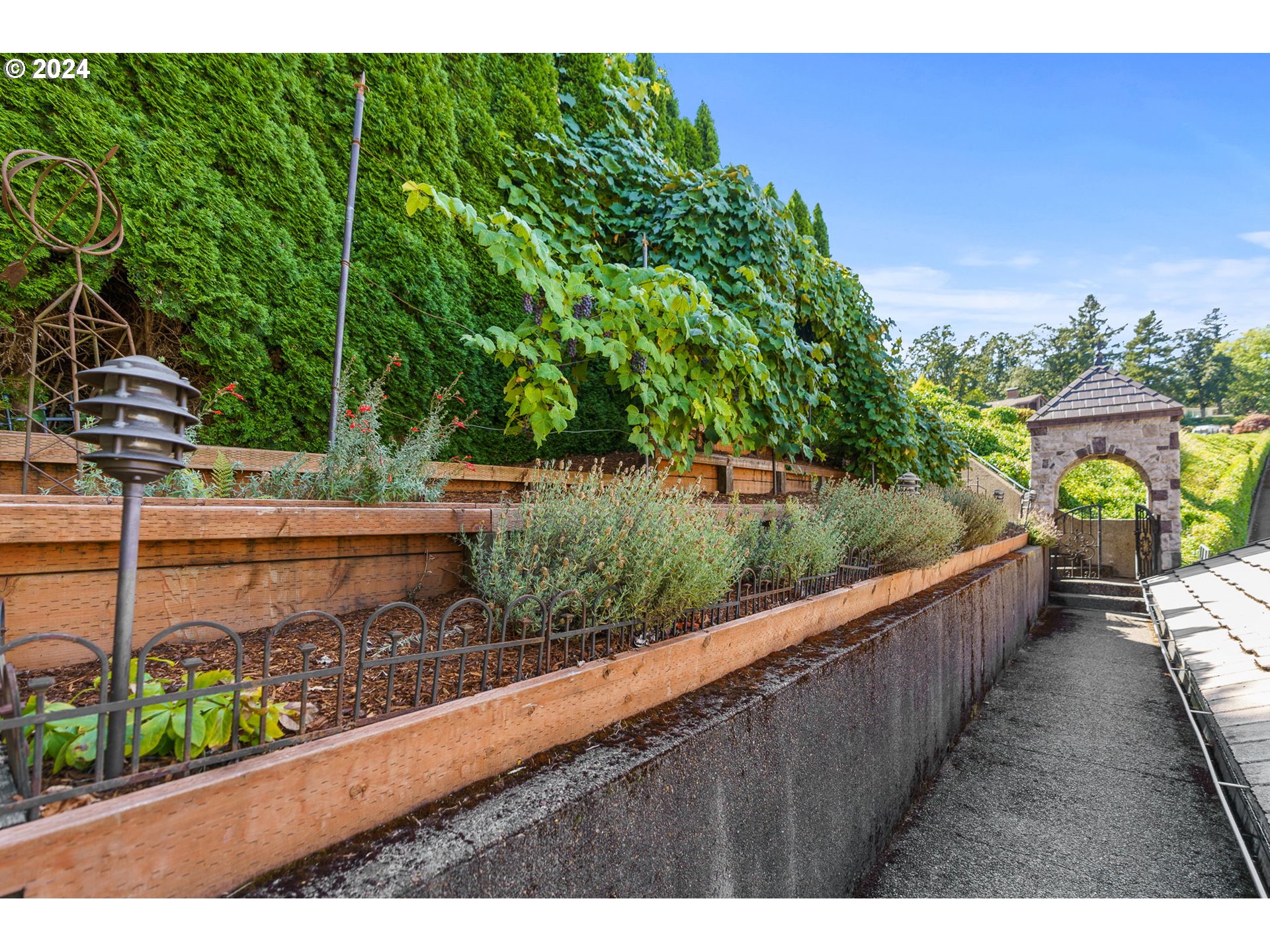 1777 SKYLAND DR, Lake Oswego