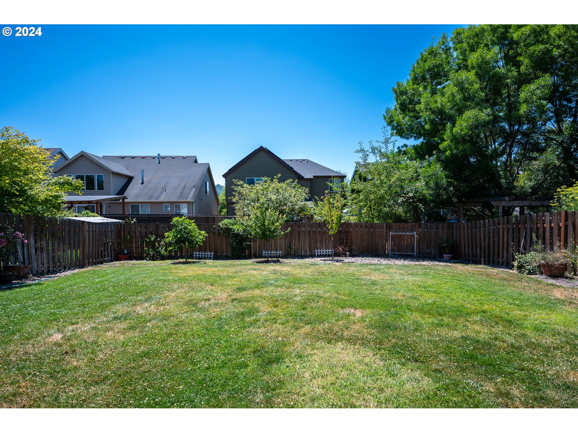 402 W MYRTLEWOOD ST