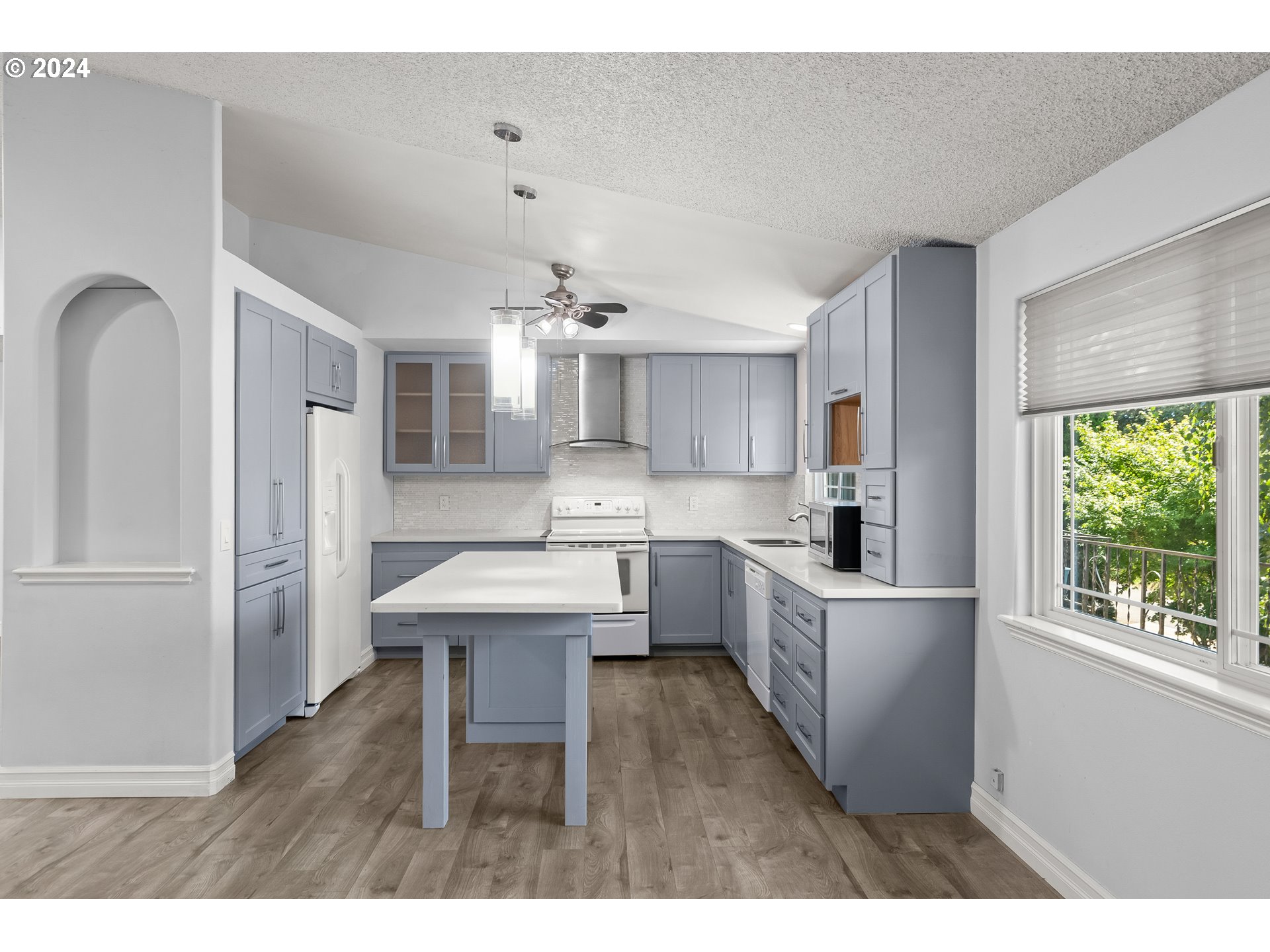 11600 SE VALLEY VIEW TER