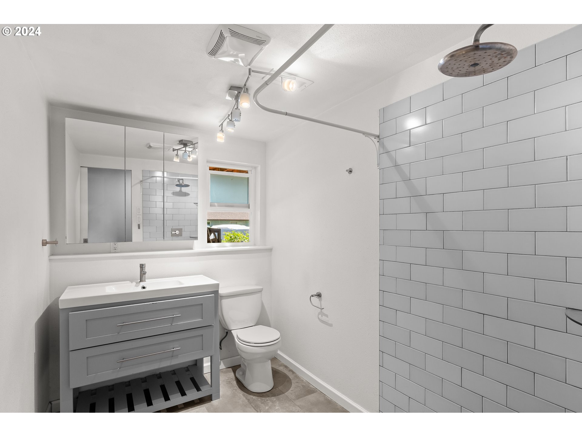 11600 SE VALLEY VIEW TER