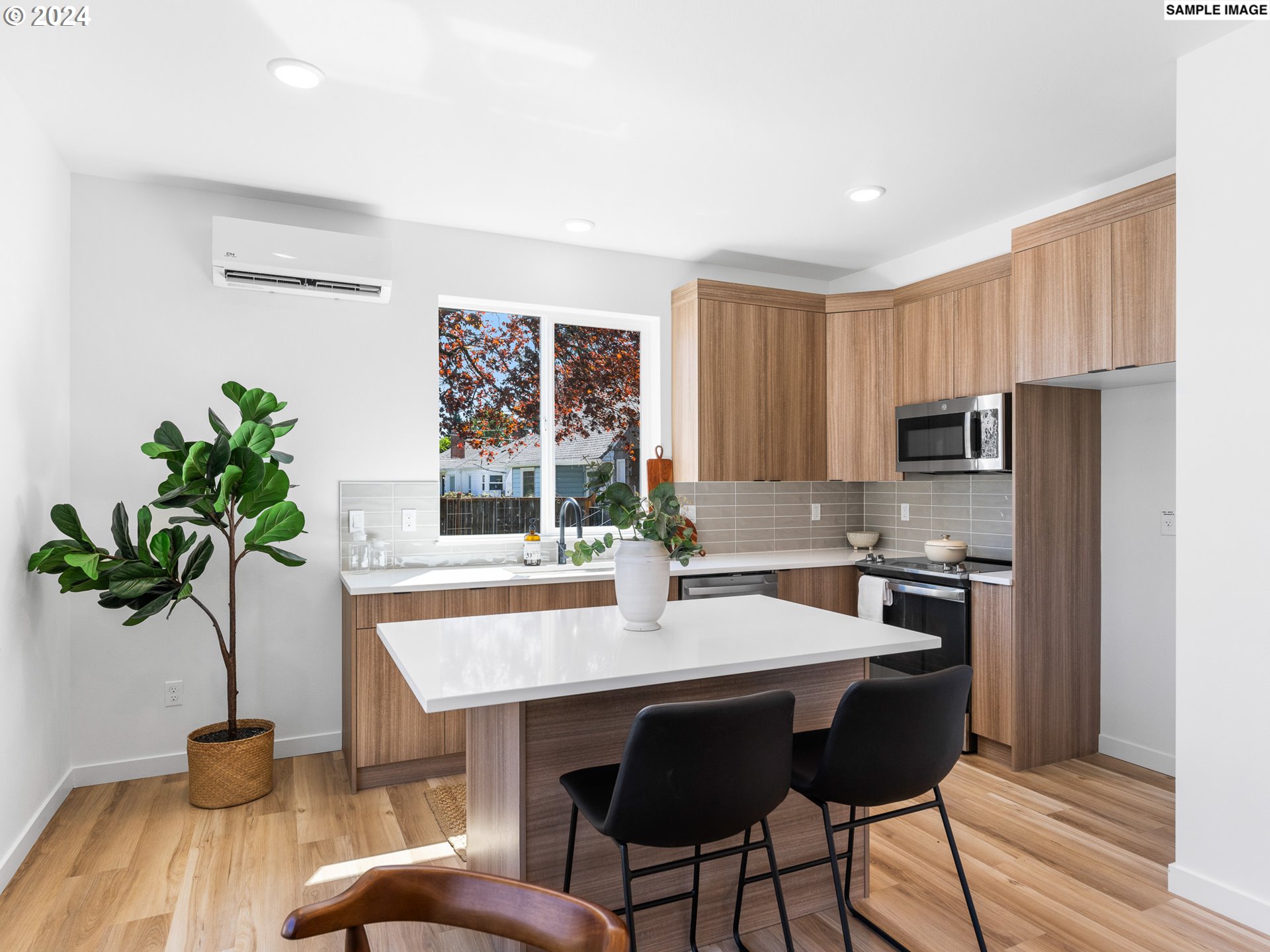 7640 SE Division ST 3