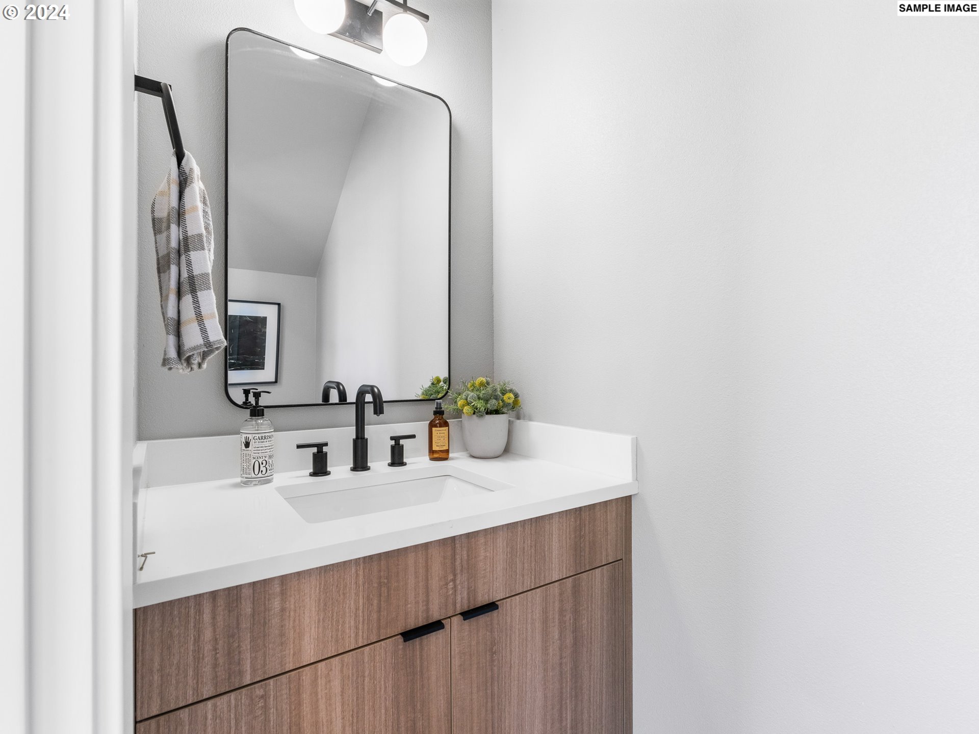 7640 SE Division ST 3