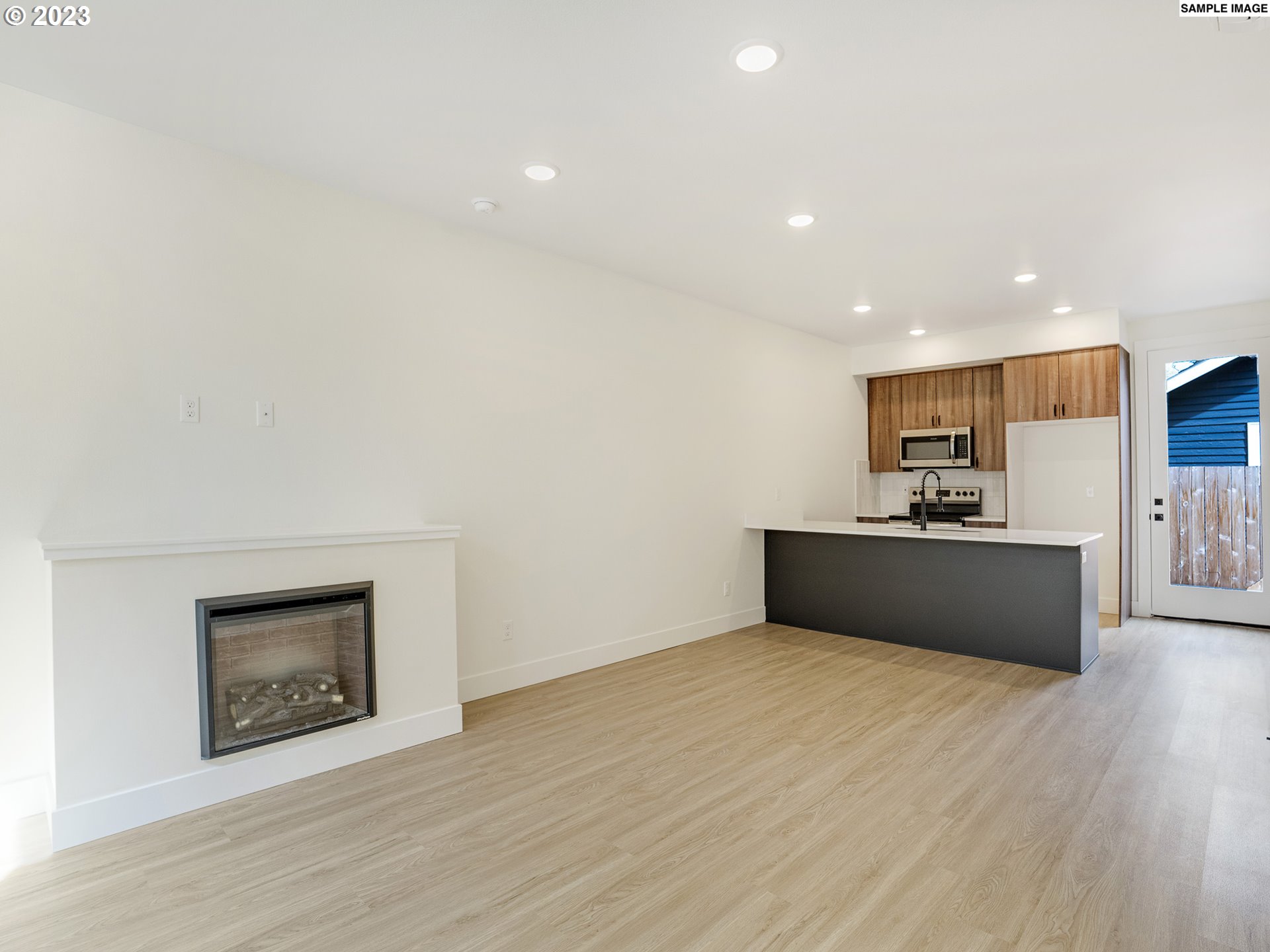 7547 N Gilbert AVE 5