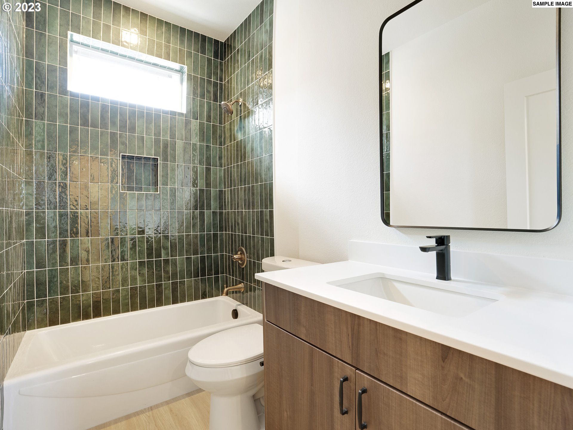 7547 N Gilbert AVE 5