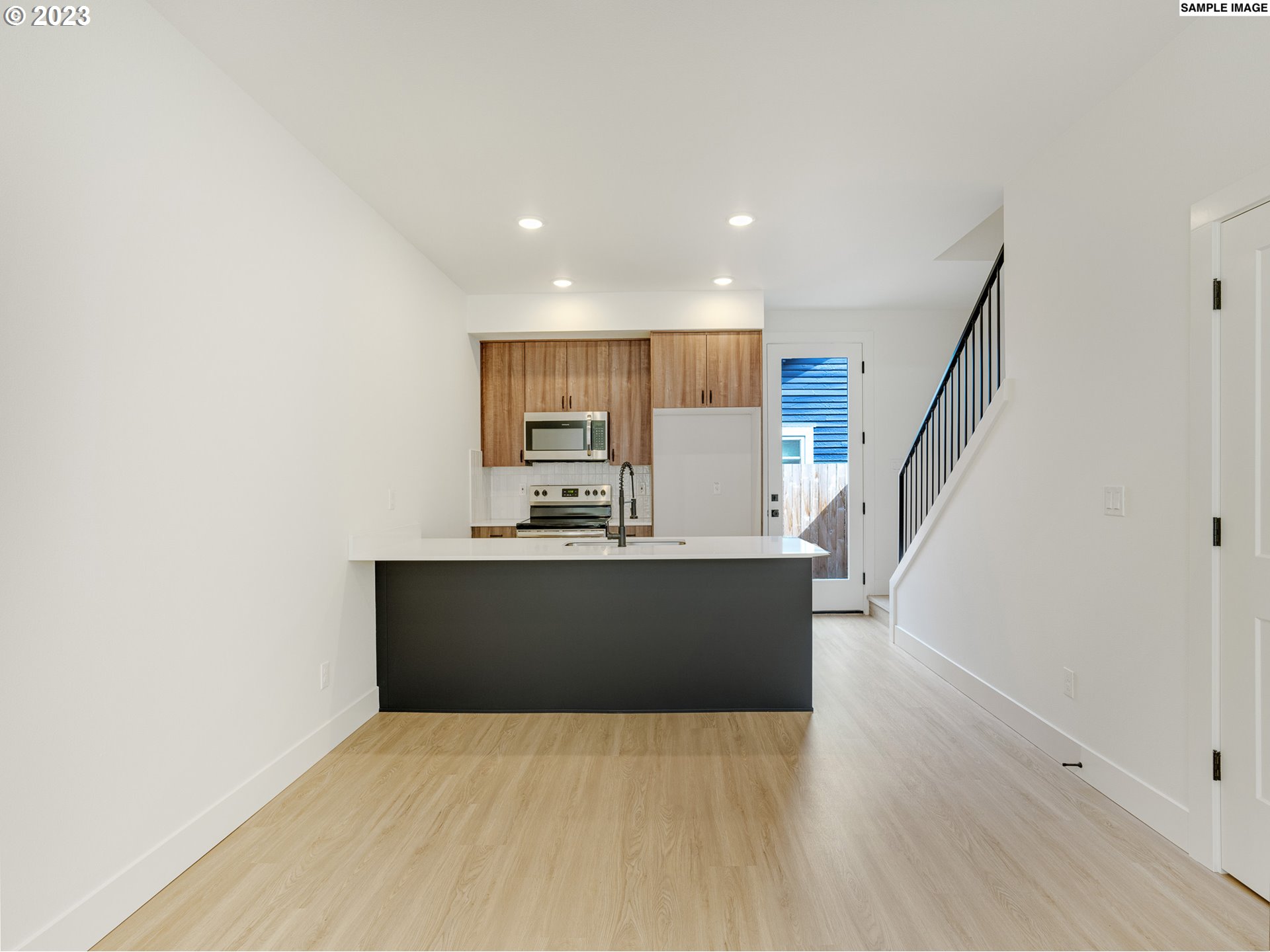 7547 N Gilbert AVE 5