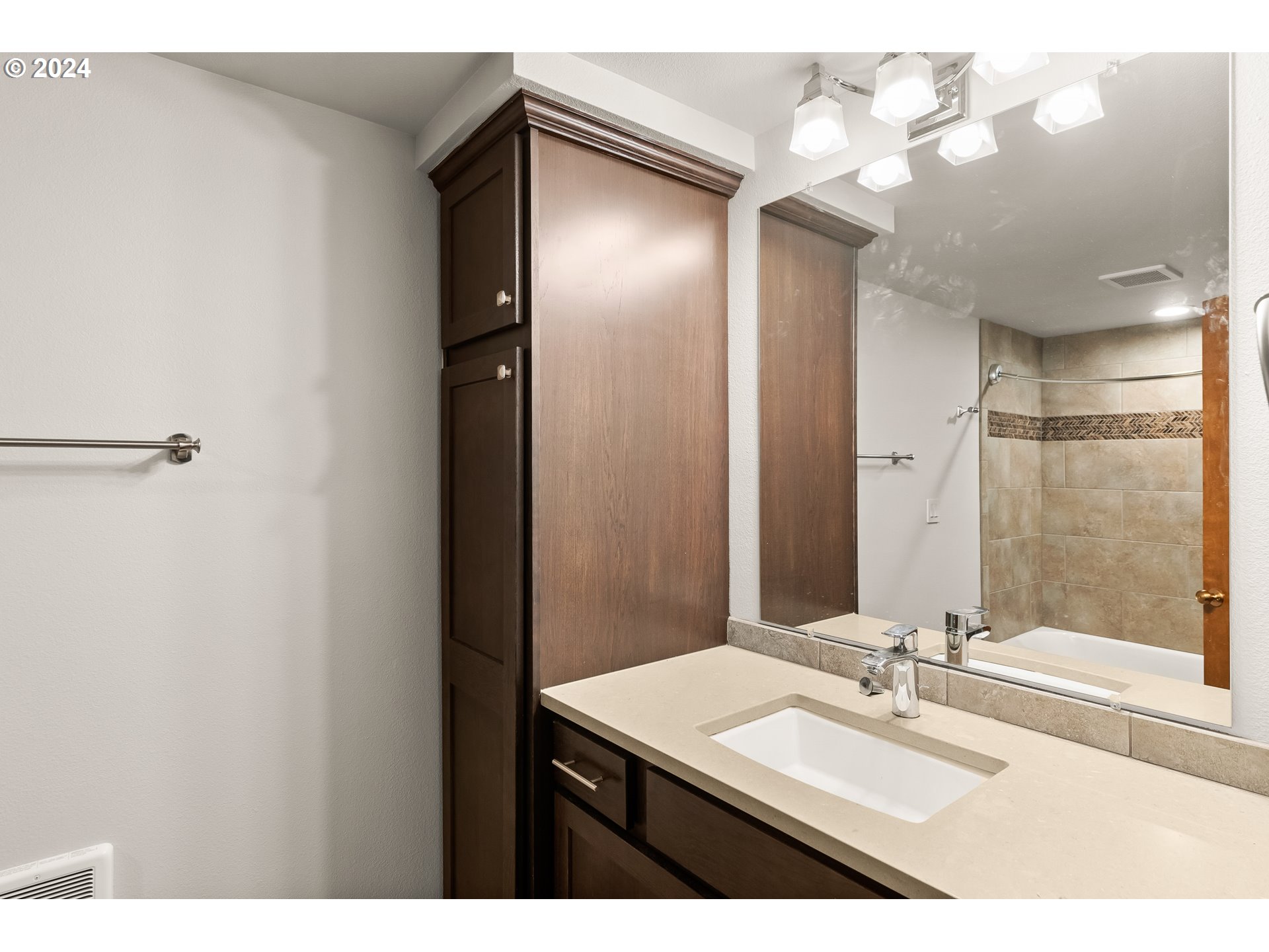 154 Oswego Summit 22