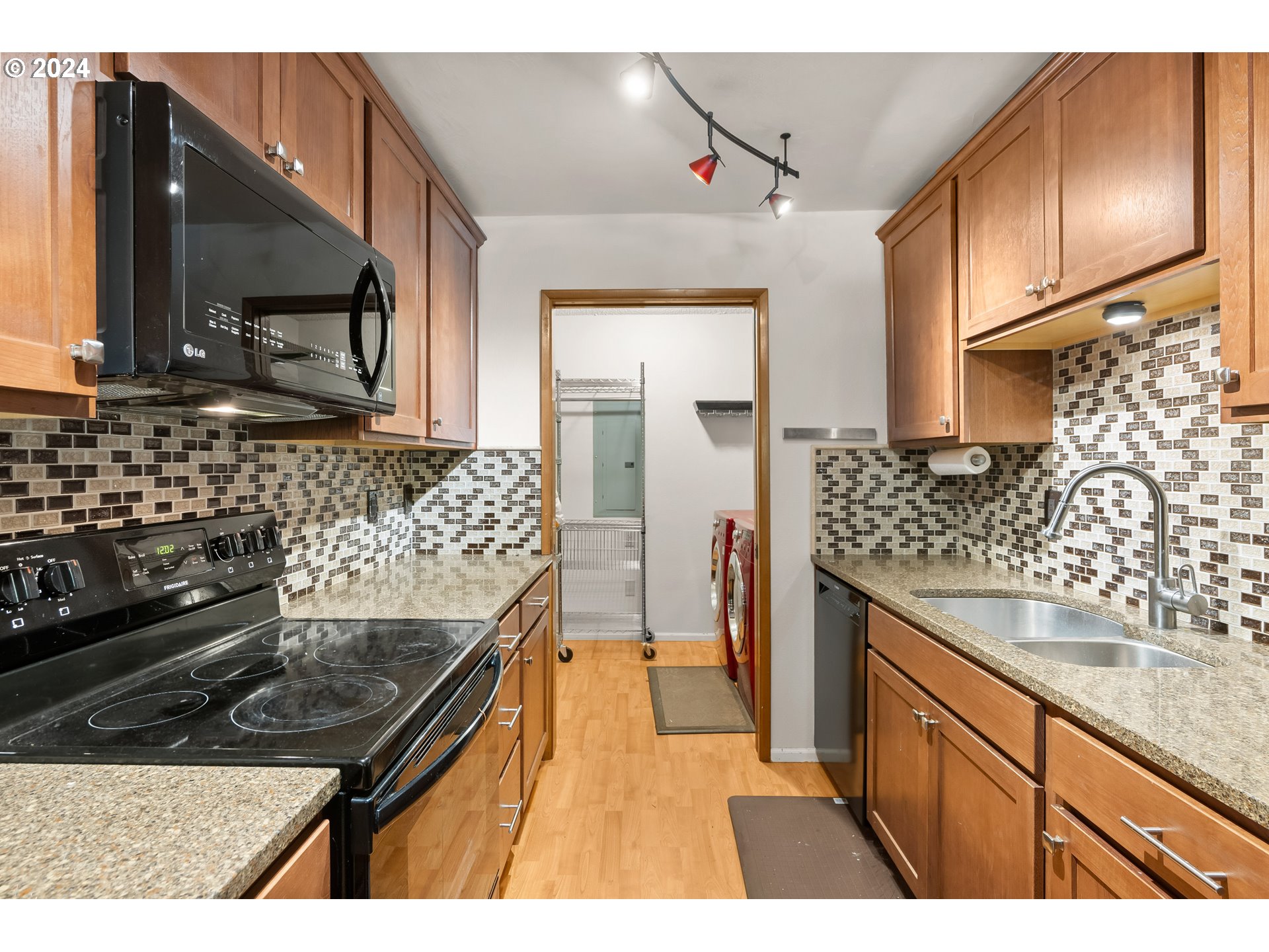 154 Oswego Summit 22