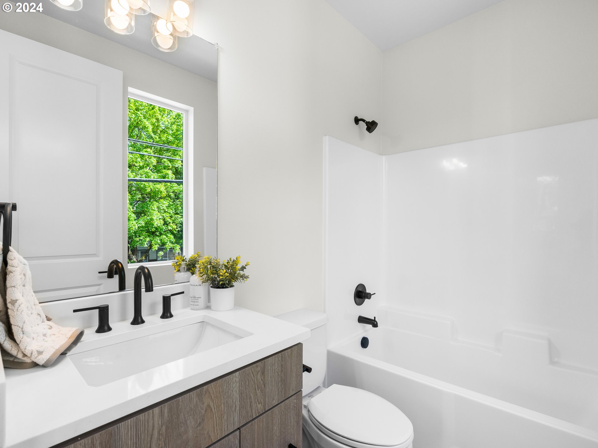 3550 NE Garfield AVE 1