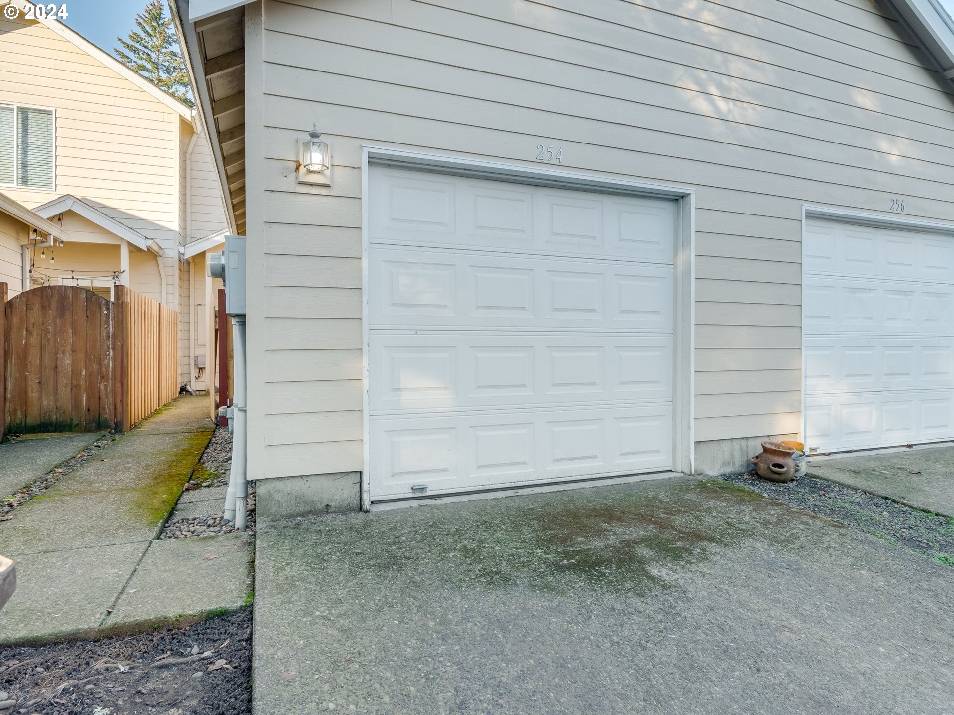 254 NW Connell AVE