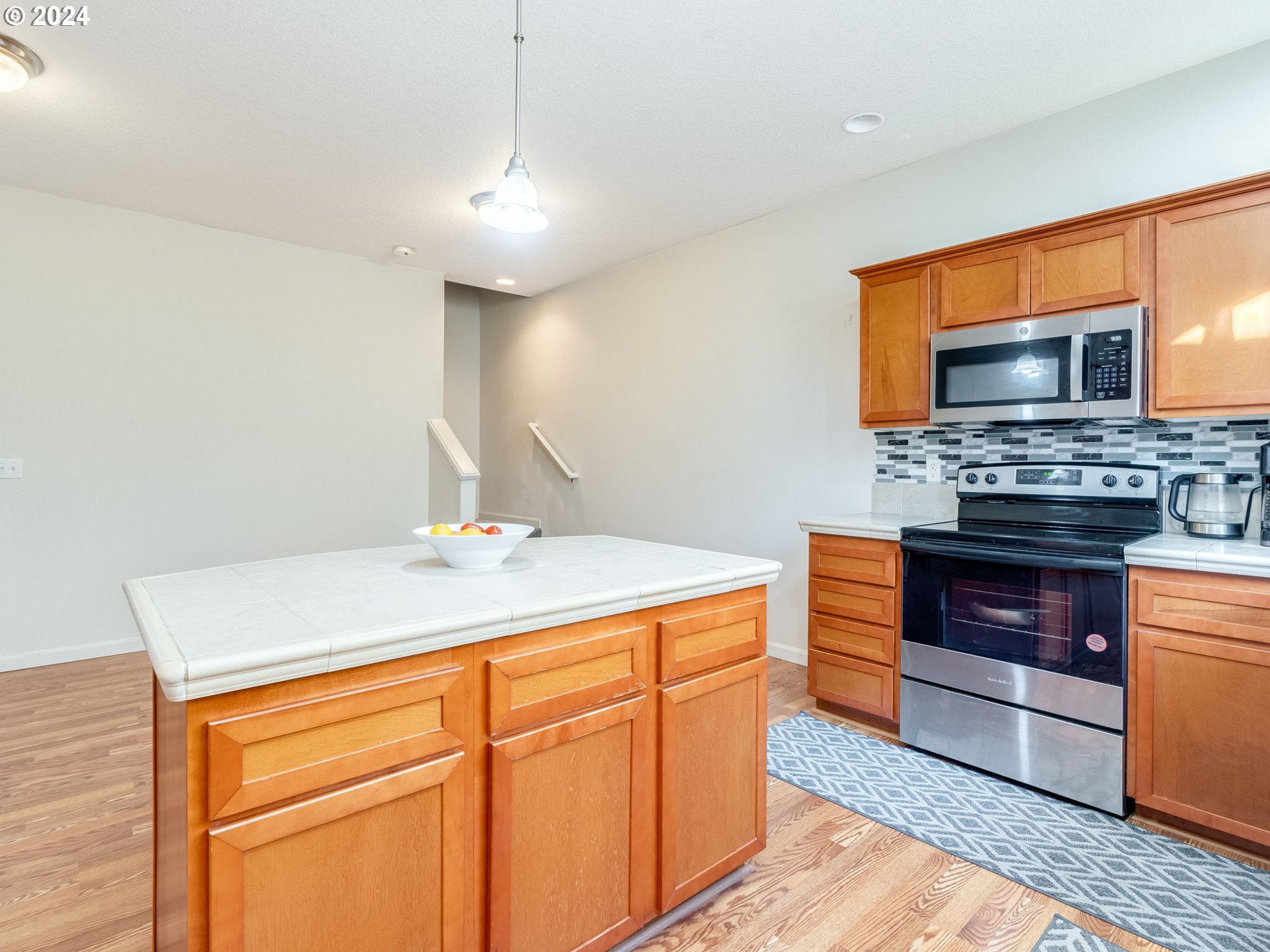 254 NW Connell AVE