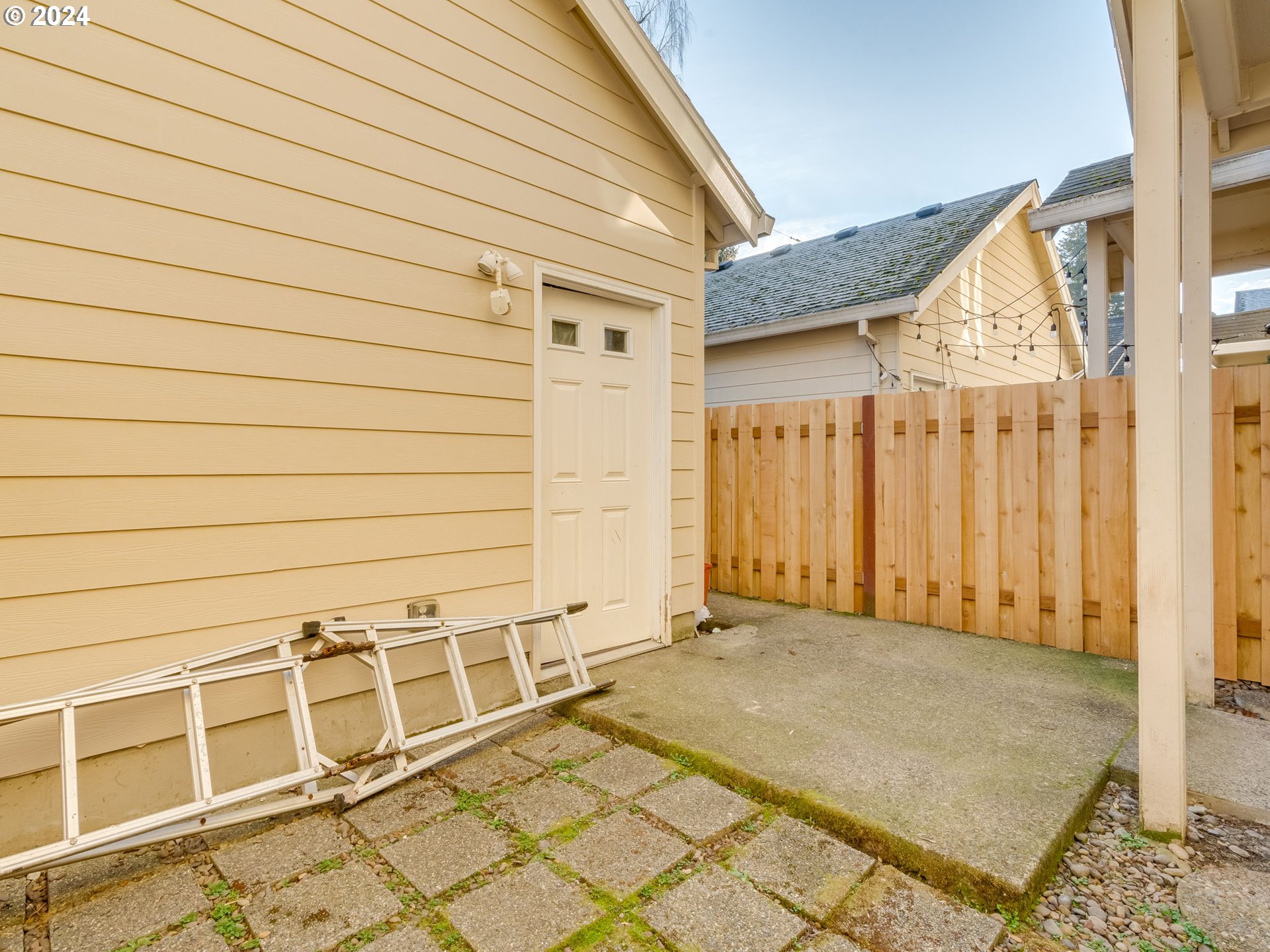 254 NW Connell AVE