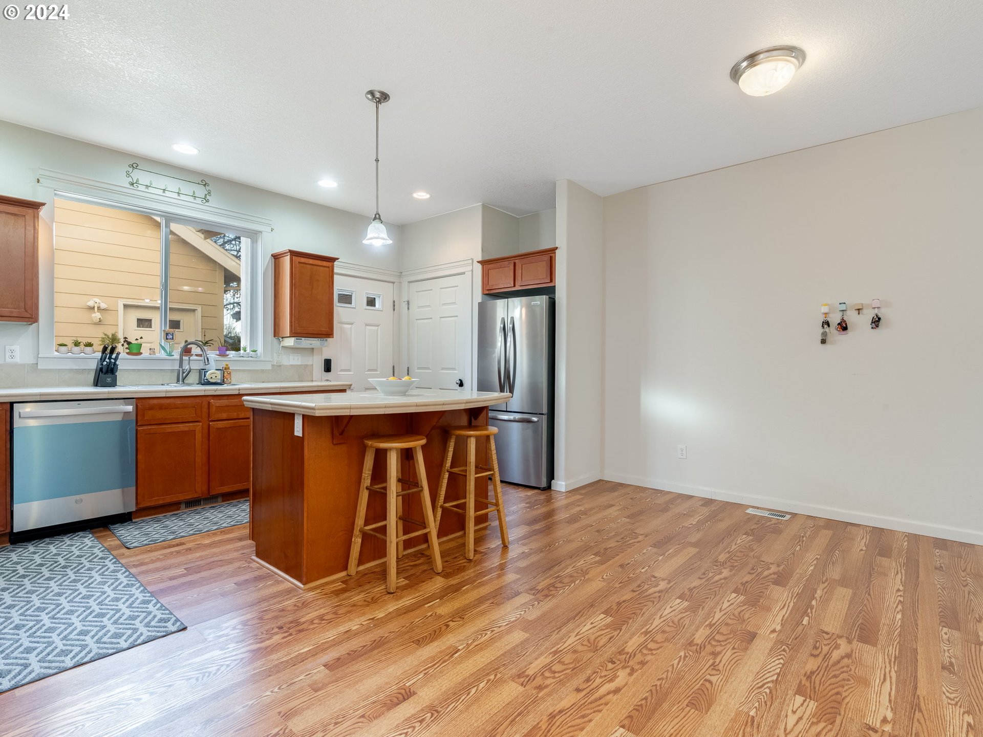 254 NW Connell AVE