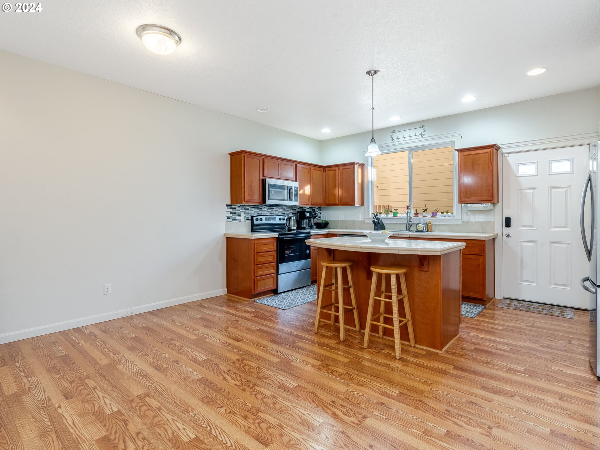 254 NW Connell AVE