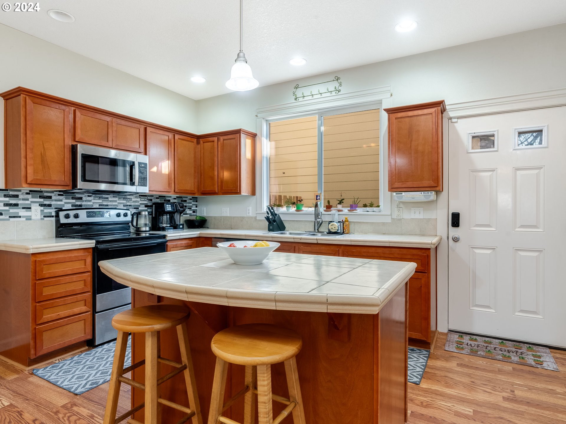 254 NW Connell AVE