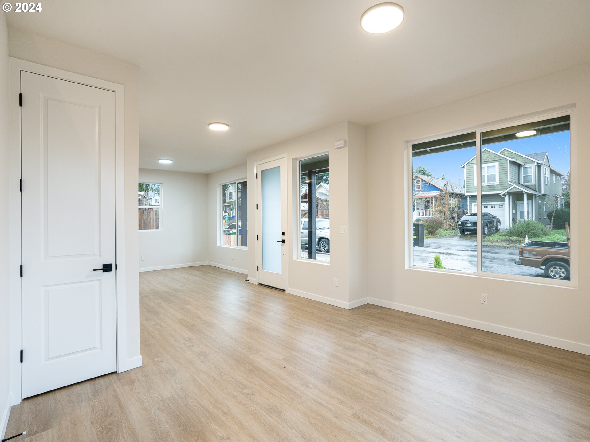 8526 N Endicott AVE 1