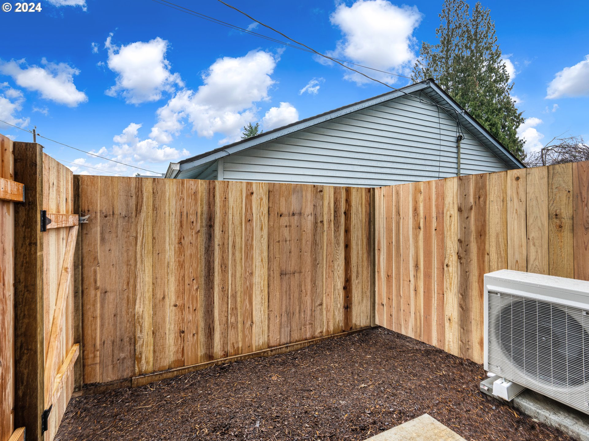 8526 N Endicott AVE 1