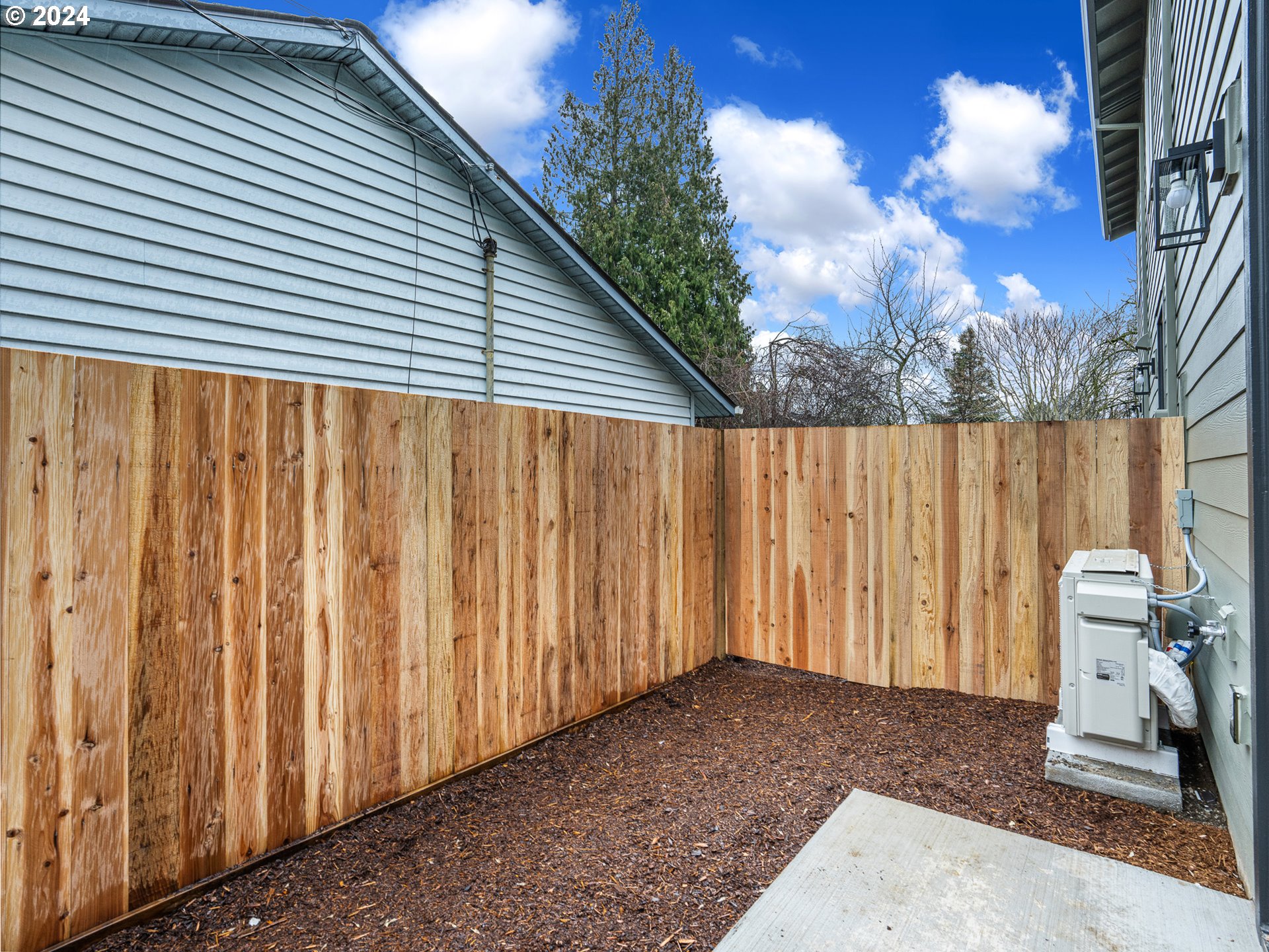 8526 N Endicott AVE 1