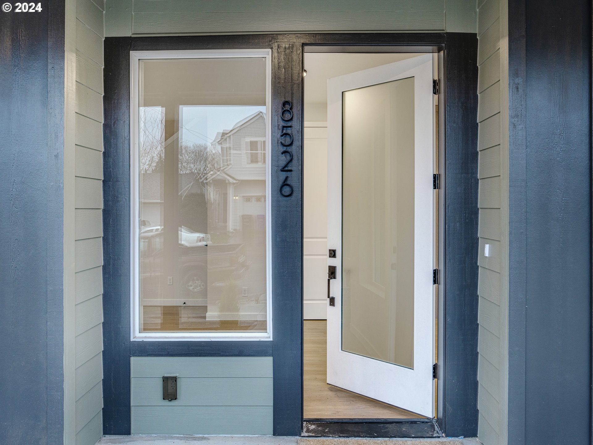 8526 N Endicott AVE 1