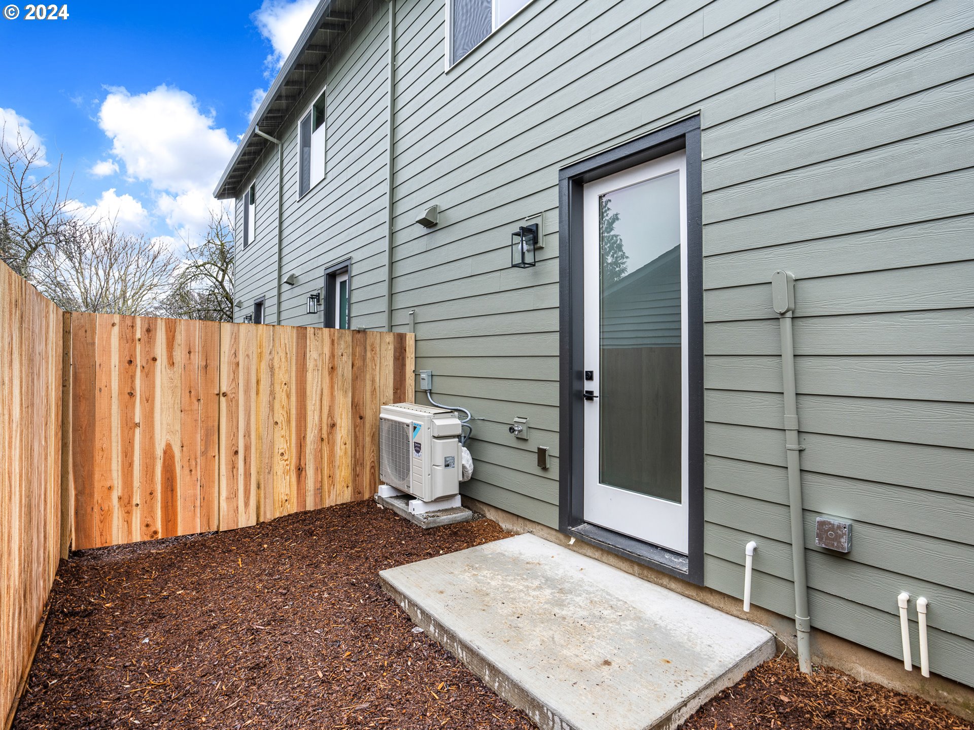 8526 N Endicott AVE 1