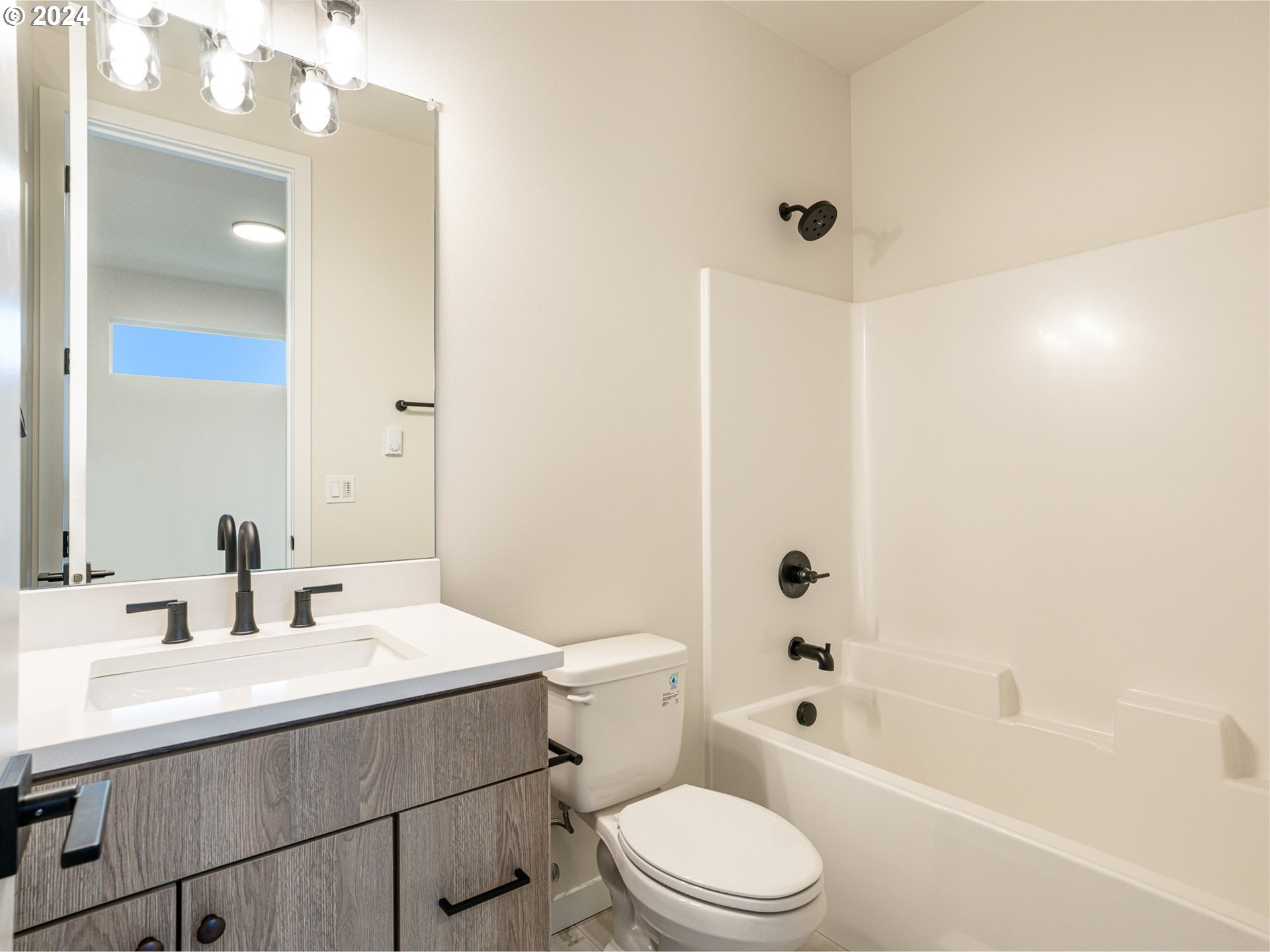 8526 N Endicott AVE 1