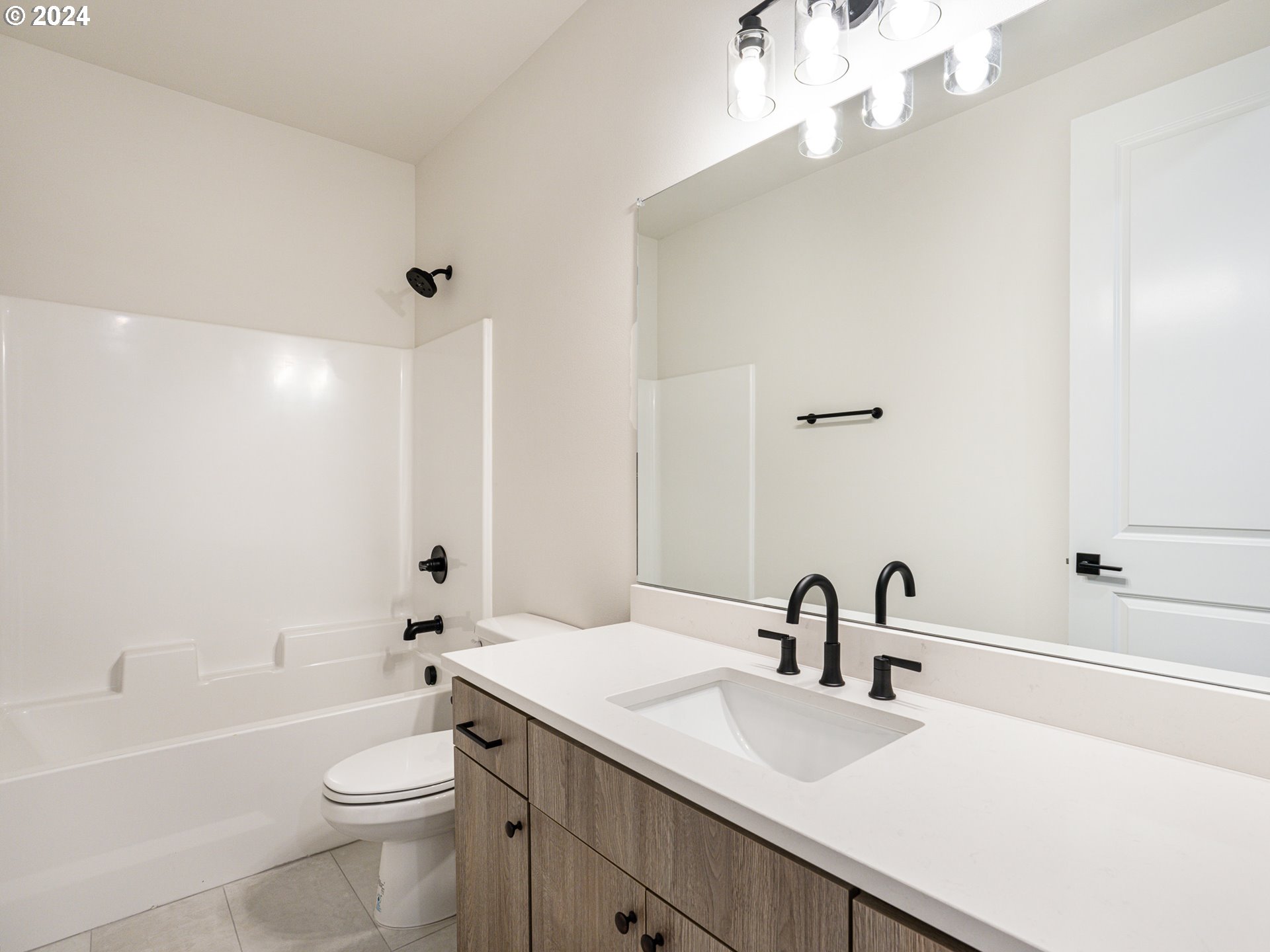 8526 N Endicott AVE 1