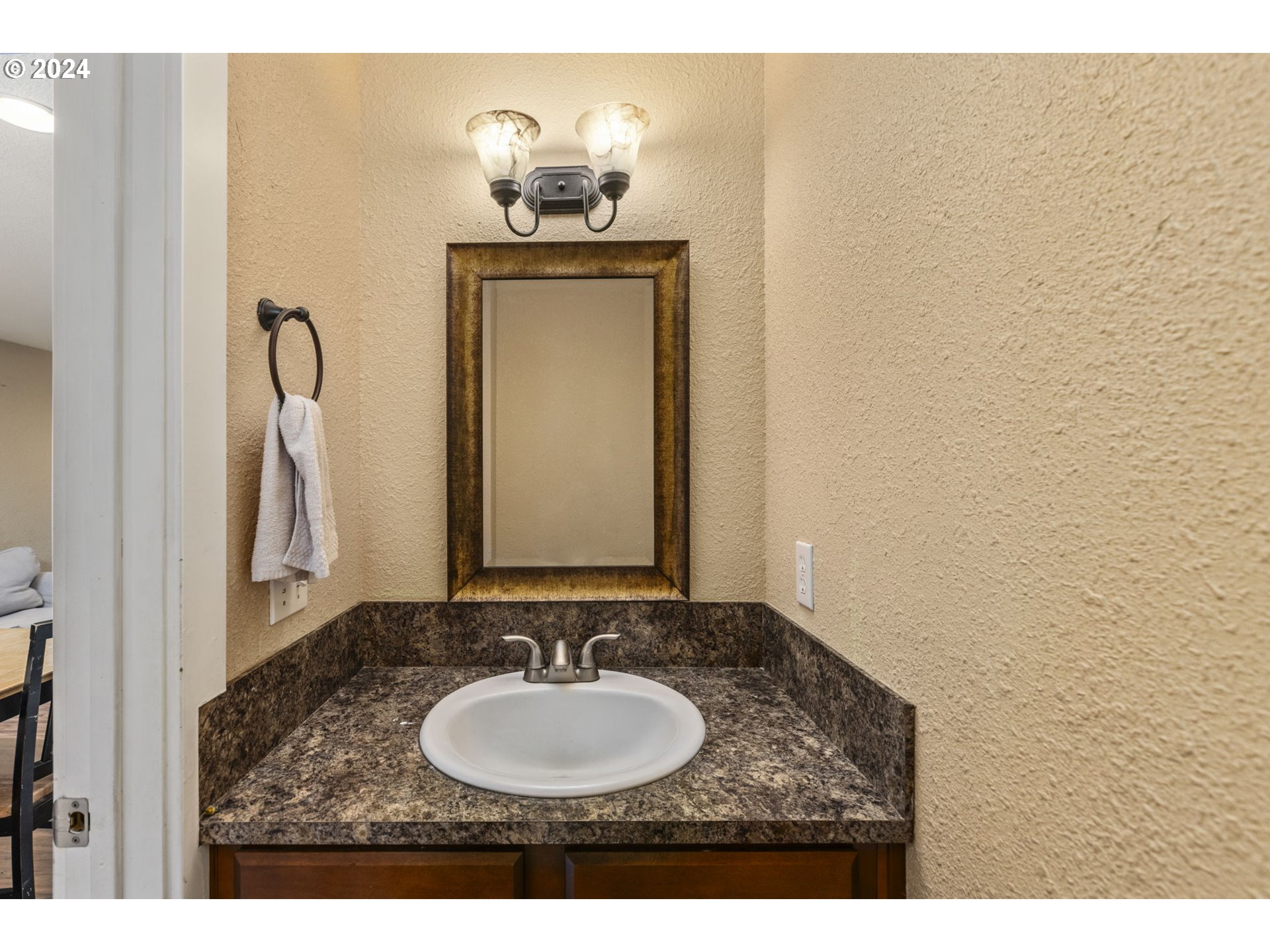 613 E ANDREW Units A,B ST