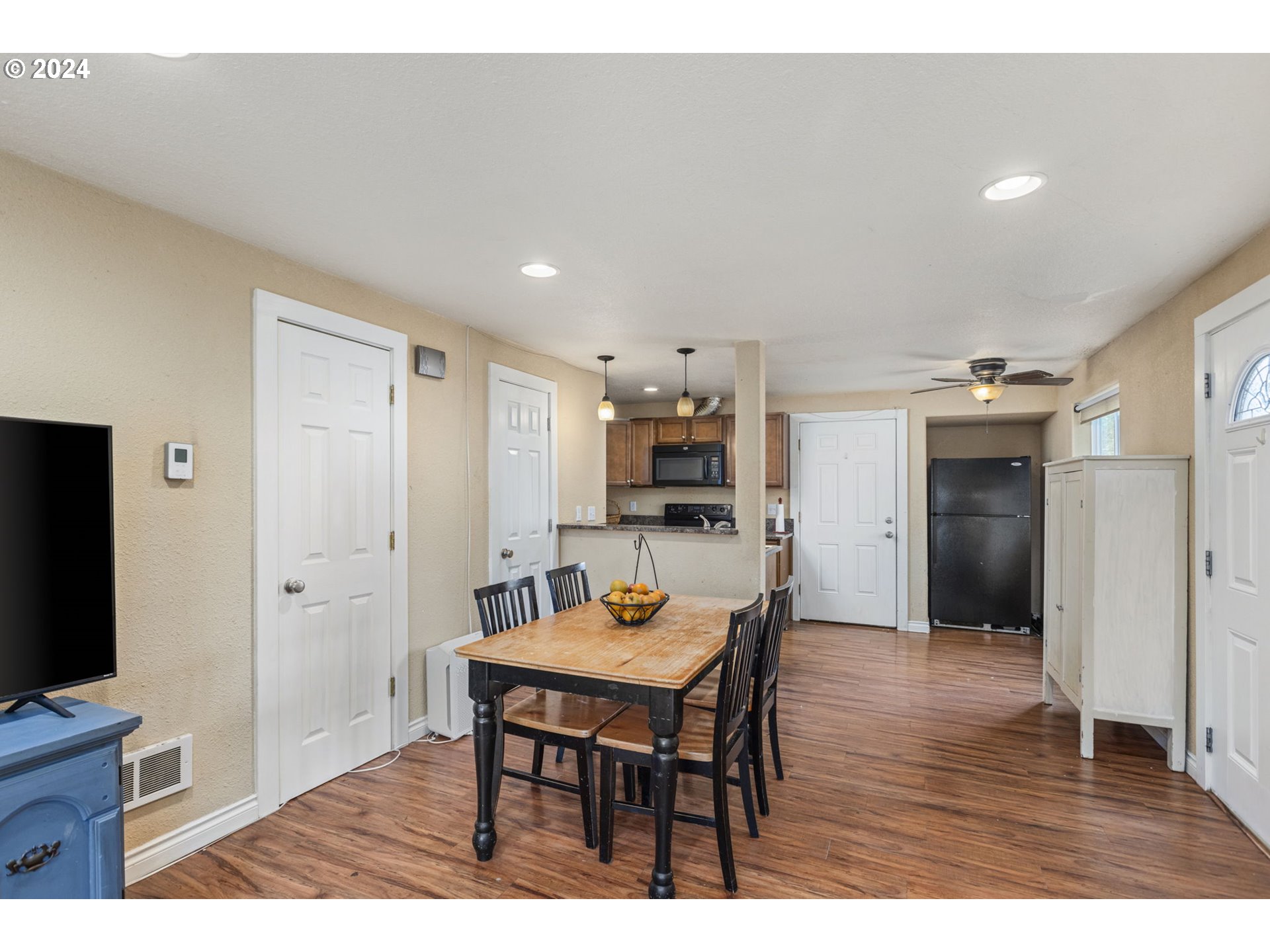 613 E ANDREW Units A,B ST