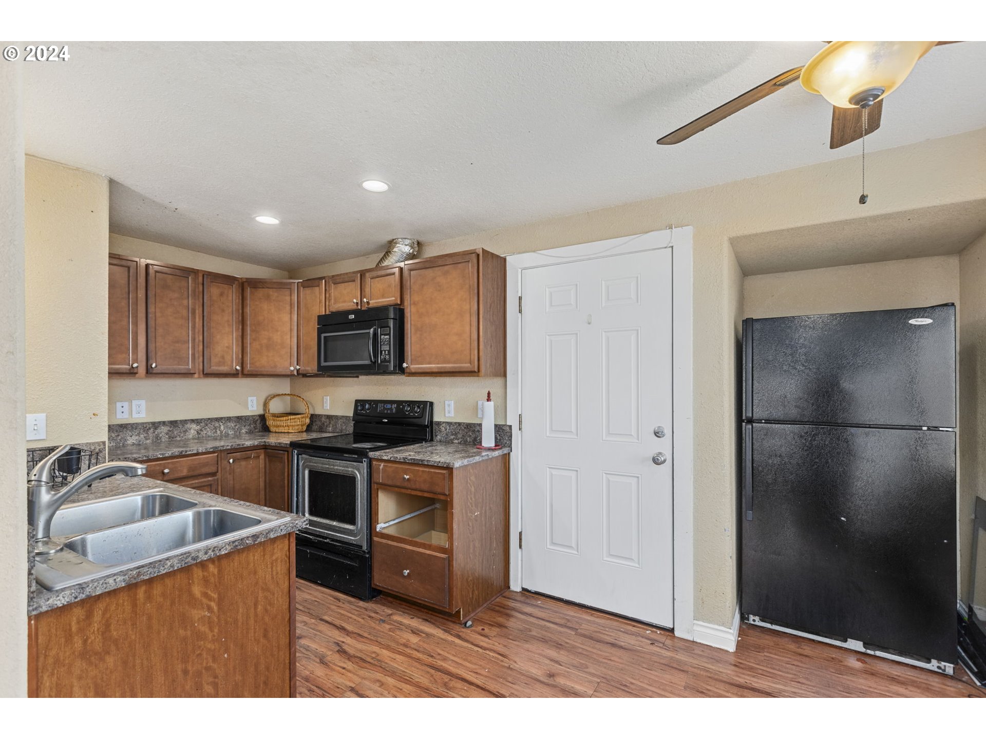 613 E ANDREW Units A,B ST