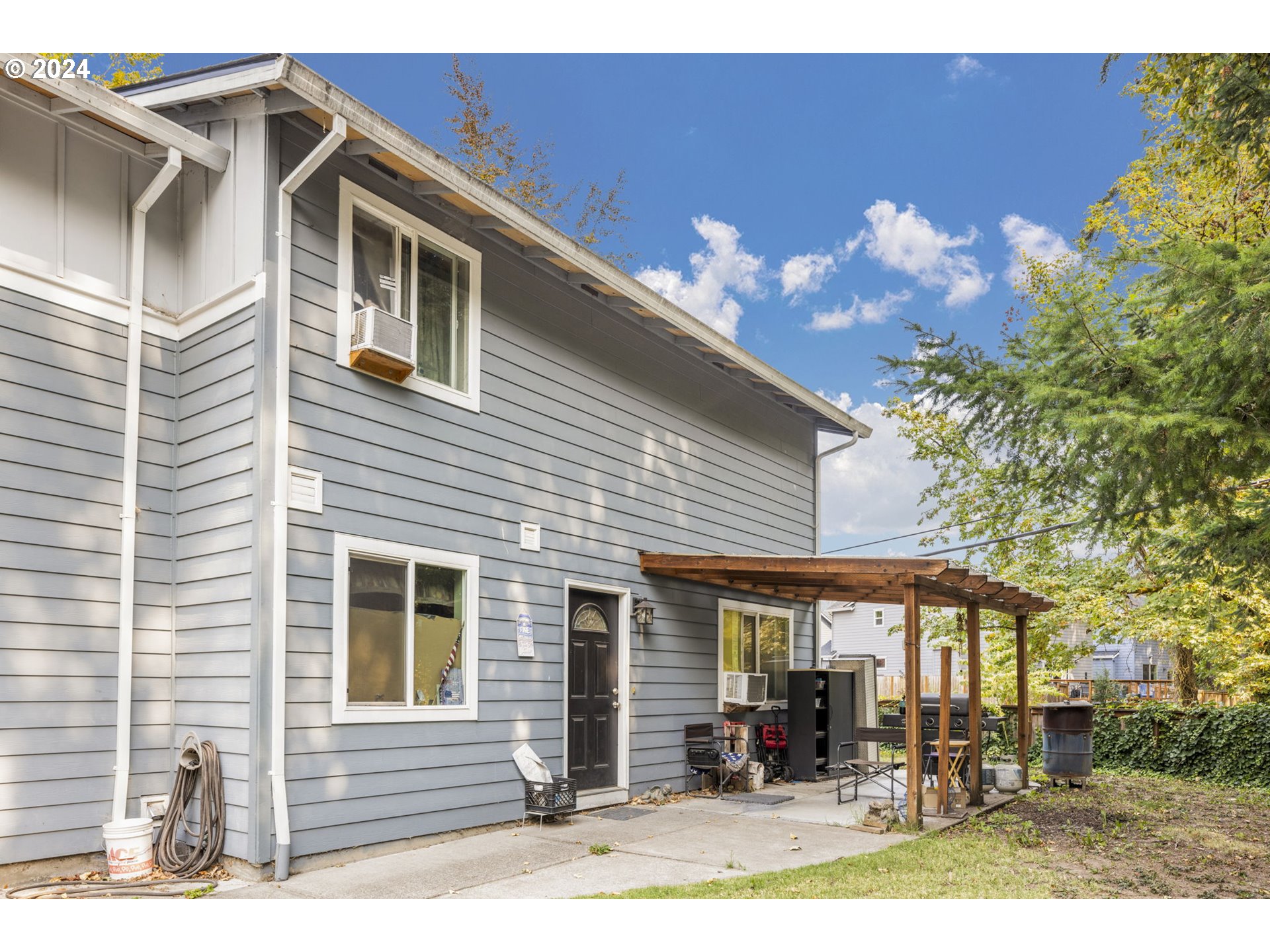 613 E ANDREW Units A,B ST