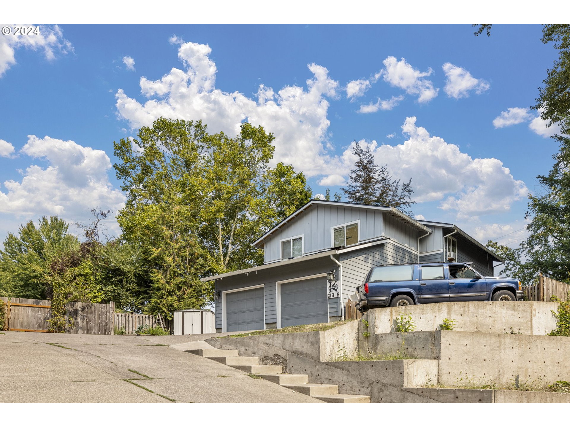 613 E ANDREW Units A,B ST