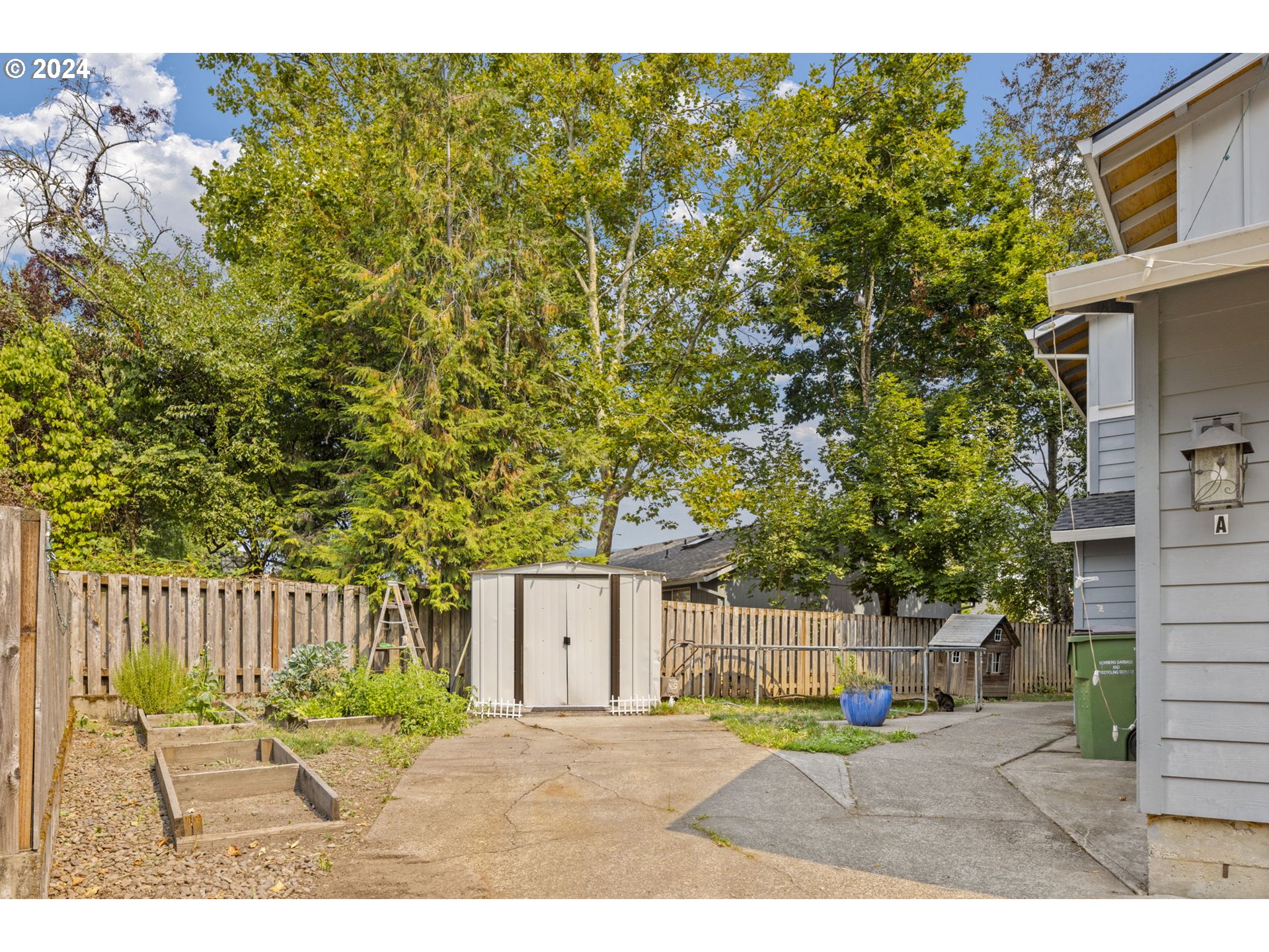 613 E ANDREW Units A,B ST