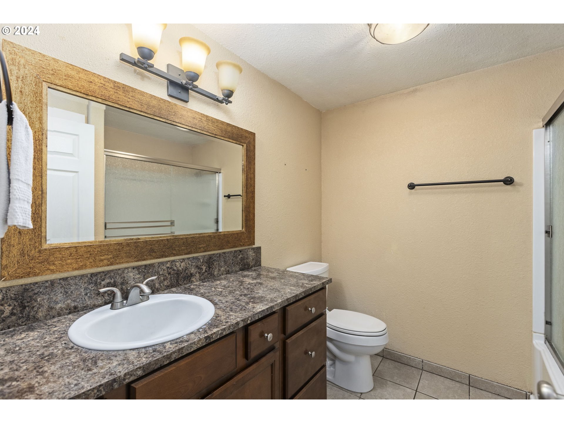 613 E ANDREW Units A,B ST