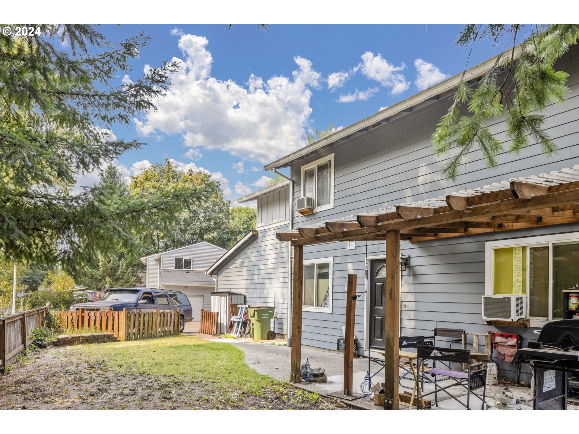 613 E ANDREW Units A,B ST