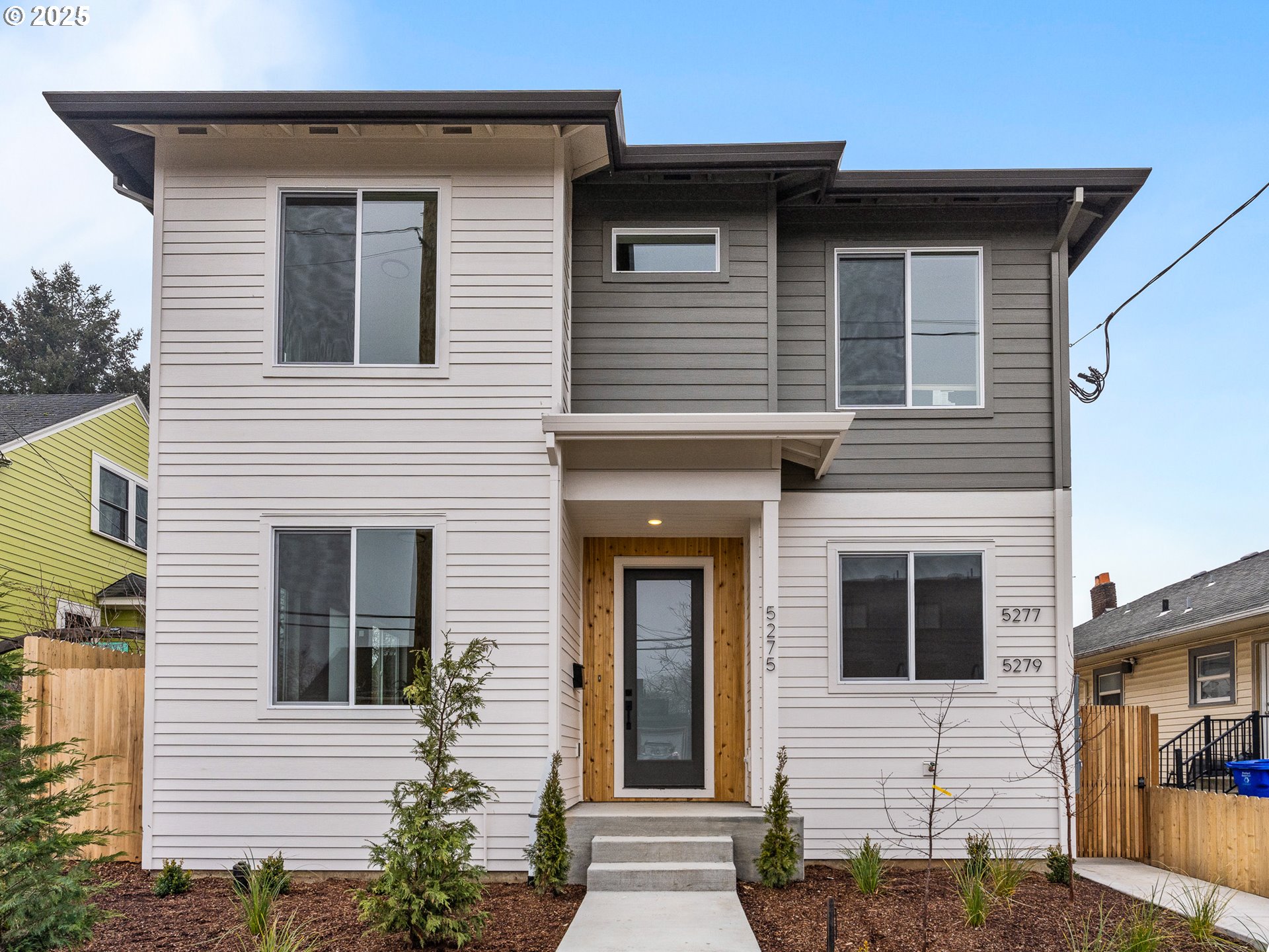 5275 N Vancouver AVE 1