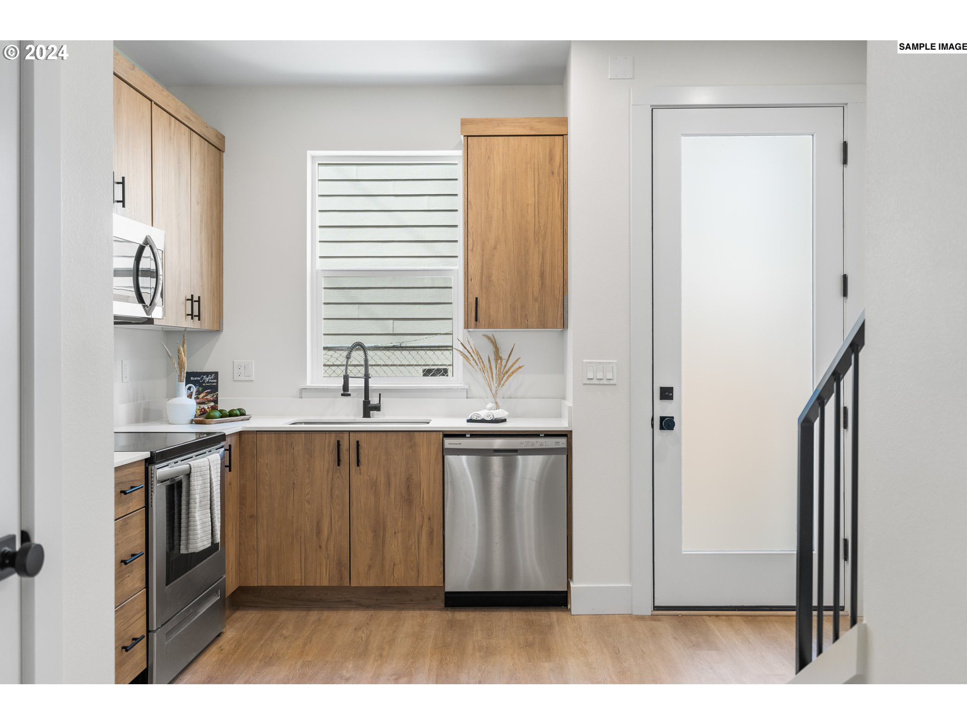 6619 N Fessenden ST 3