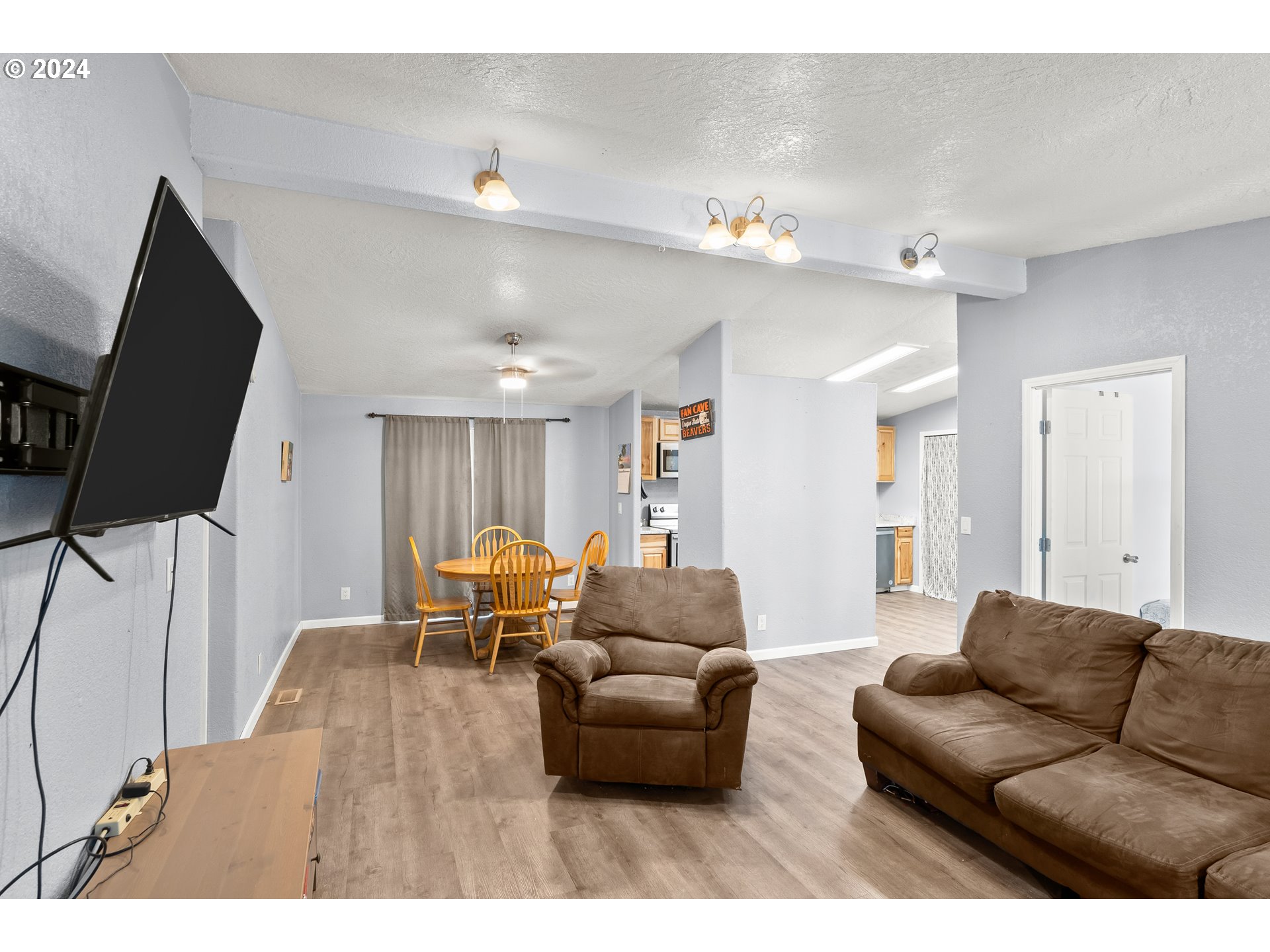 560 SW SUTHERLAND WAY