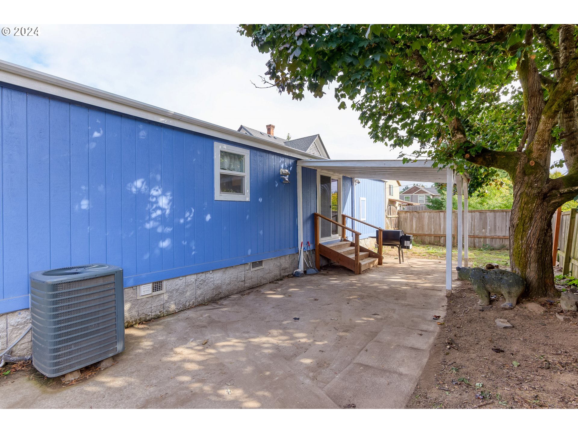 560 SW SUTHERLAND WAY