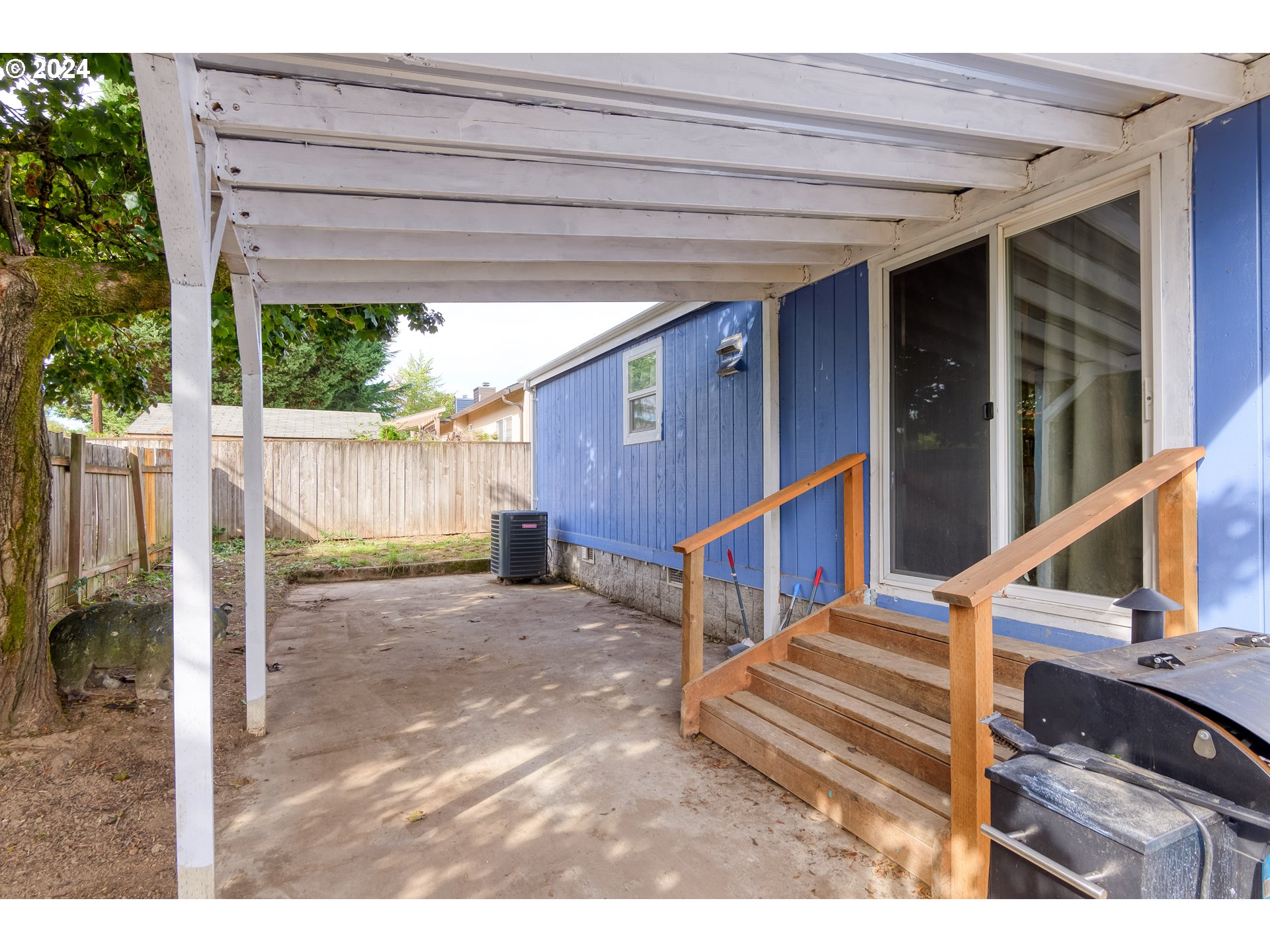 560 SW SUTHERLAND WAY