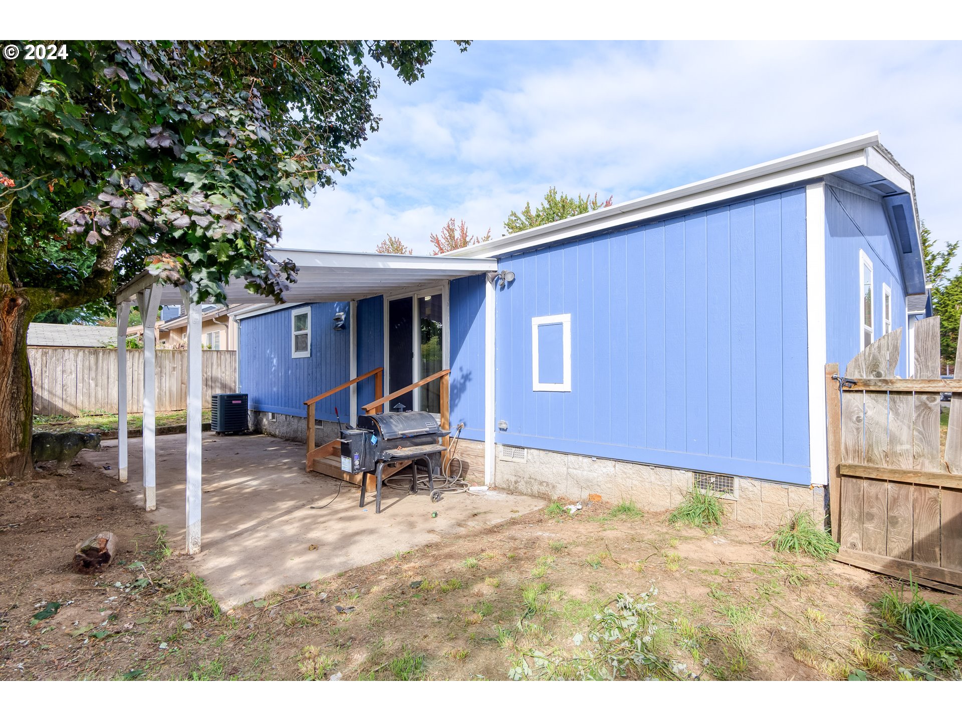 560 SW SUTHERLAND WAY