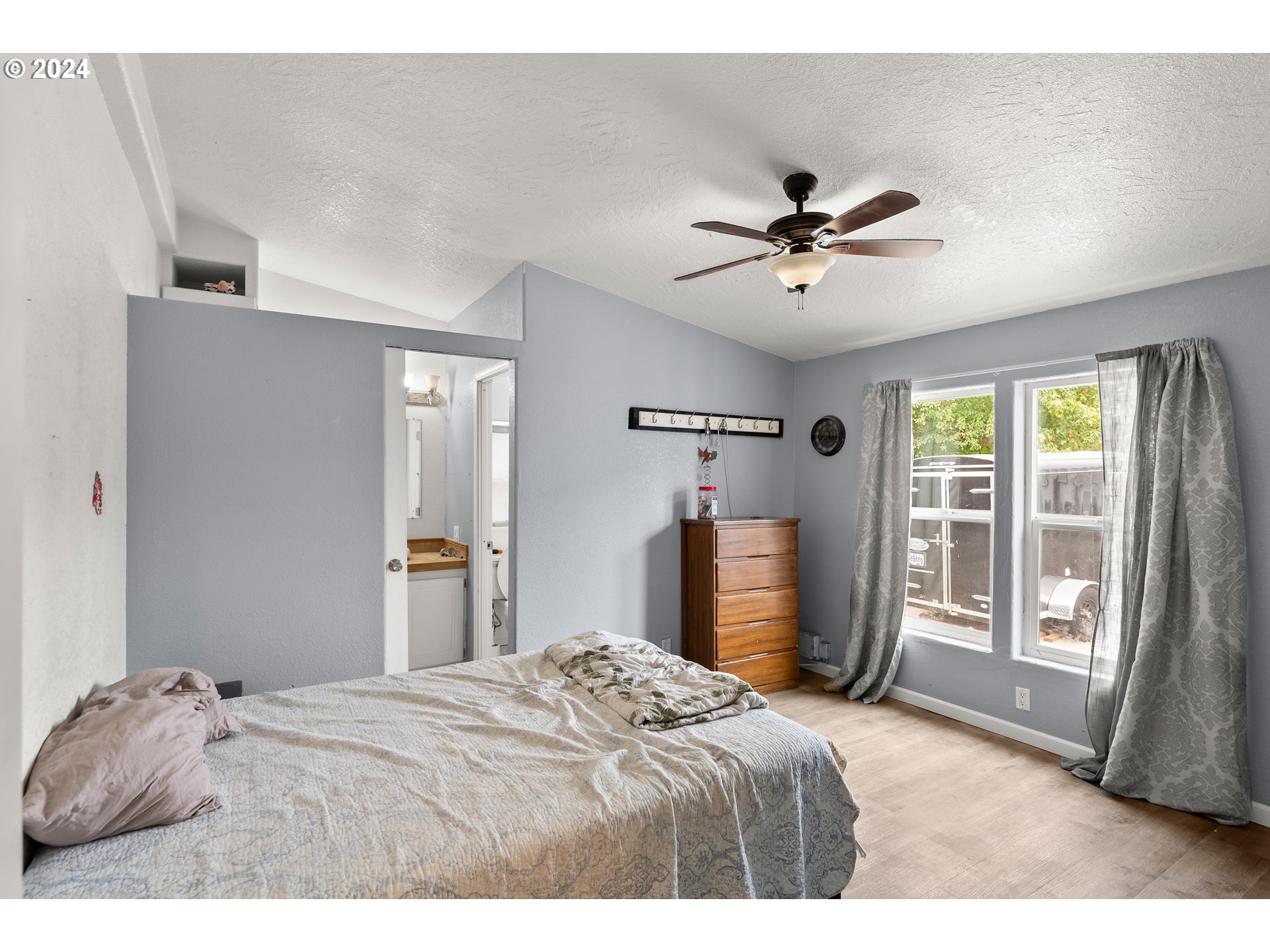 560 SW SUTHERLAND WAY